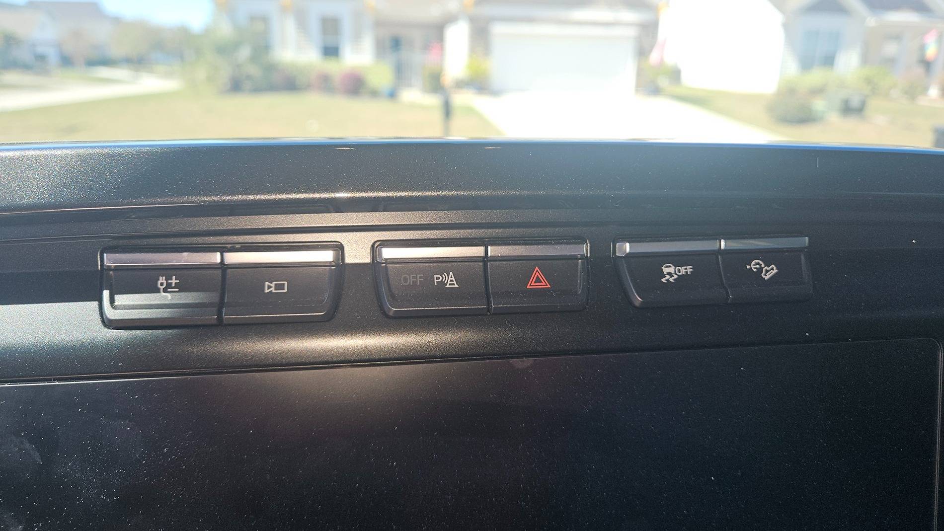 Ford F-150 Buttons on top of the touchscreen 20250326_115922