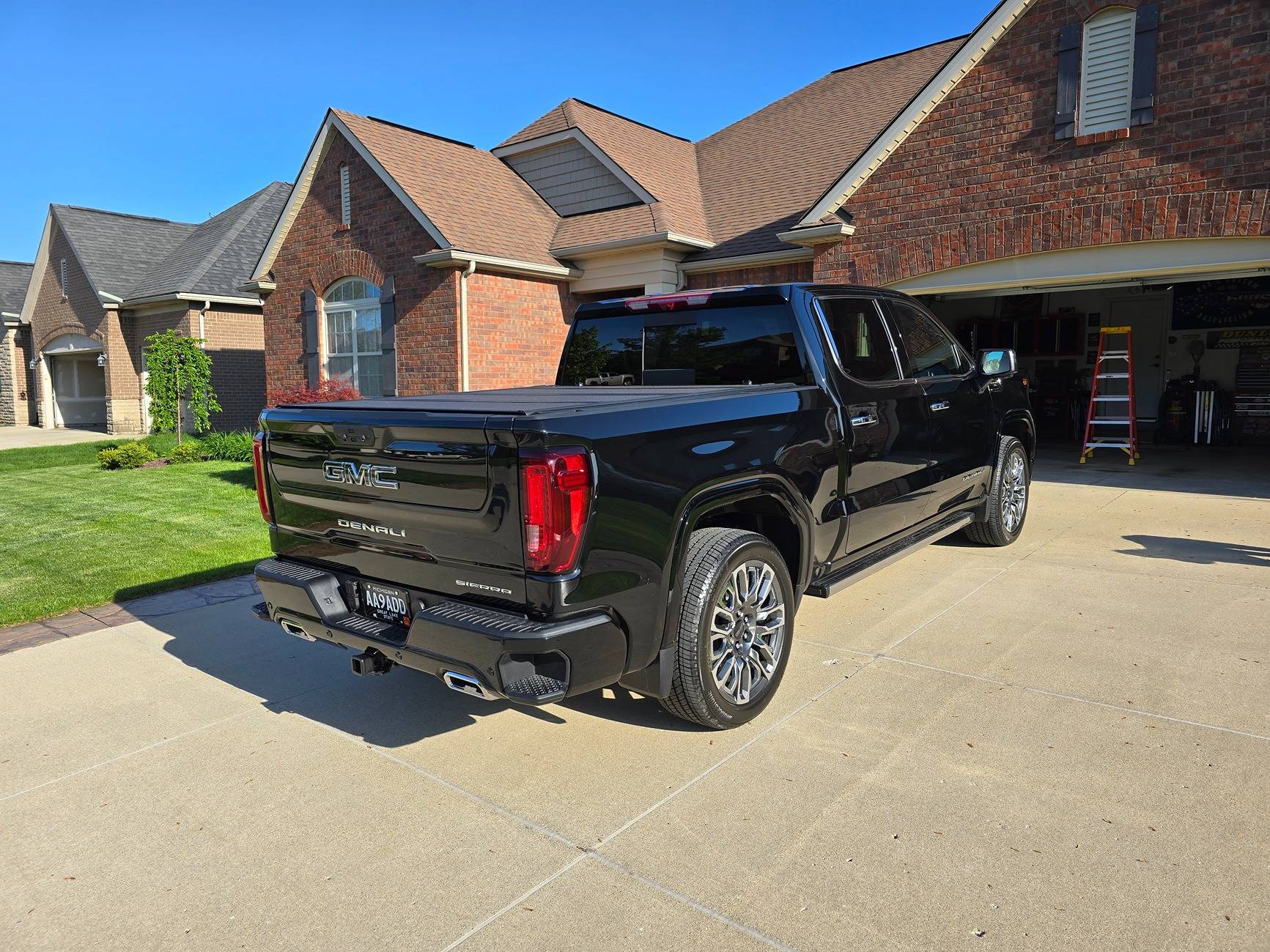 Ford F-150 2023 GMC Sierra Denali Ultimate 1500 20250516_182448