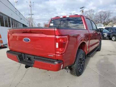 Ford F-150 RAPID RED F-150 (2021+) Club 22579660-2376-4F0B-980E-9508DA14D2CE