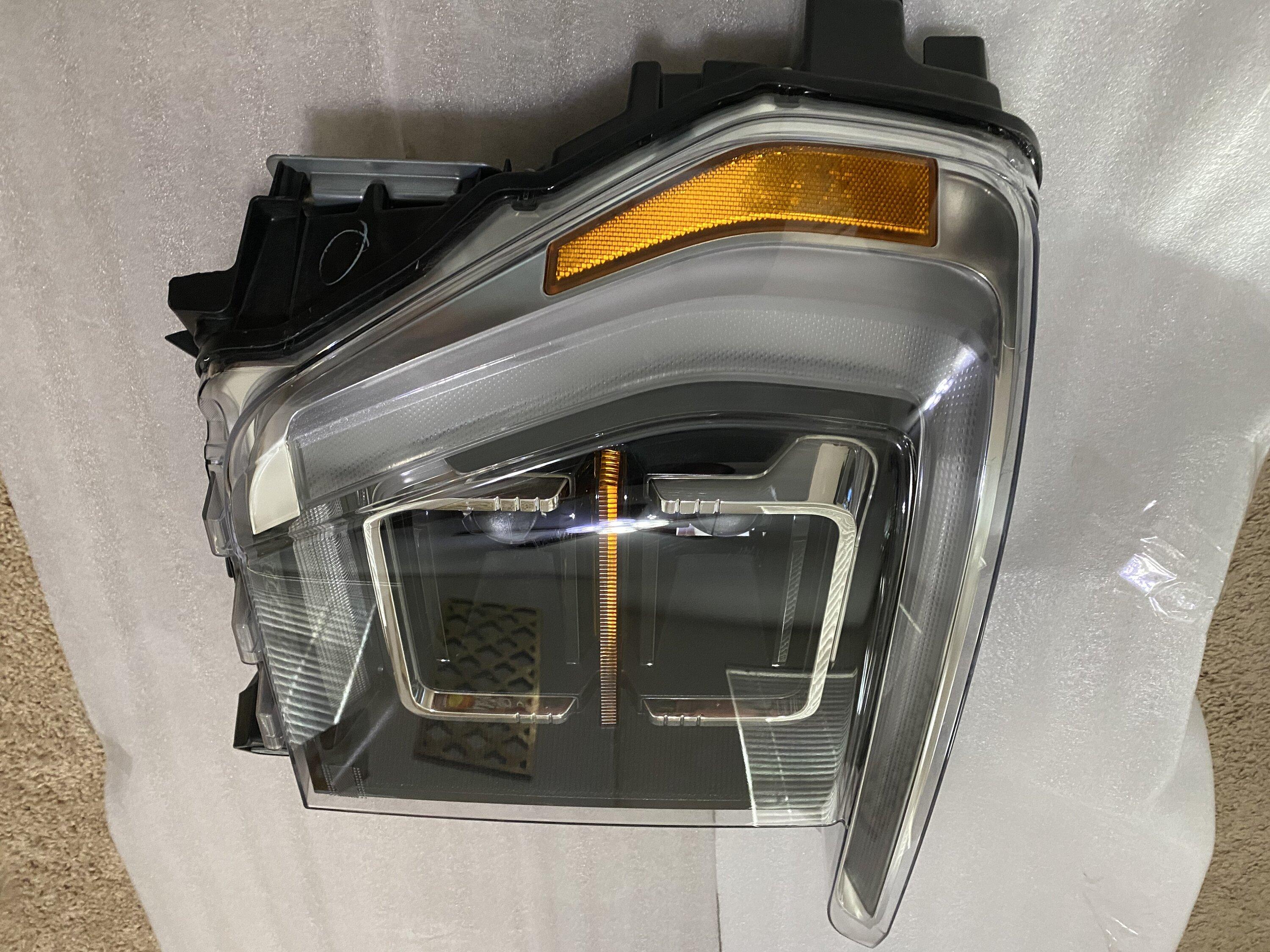 Ford F-150 Passenger (RH) Chrome Projector Headlamp FS 2421B1D4-4224-48EE-AB1A-C77446E39B1B