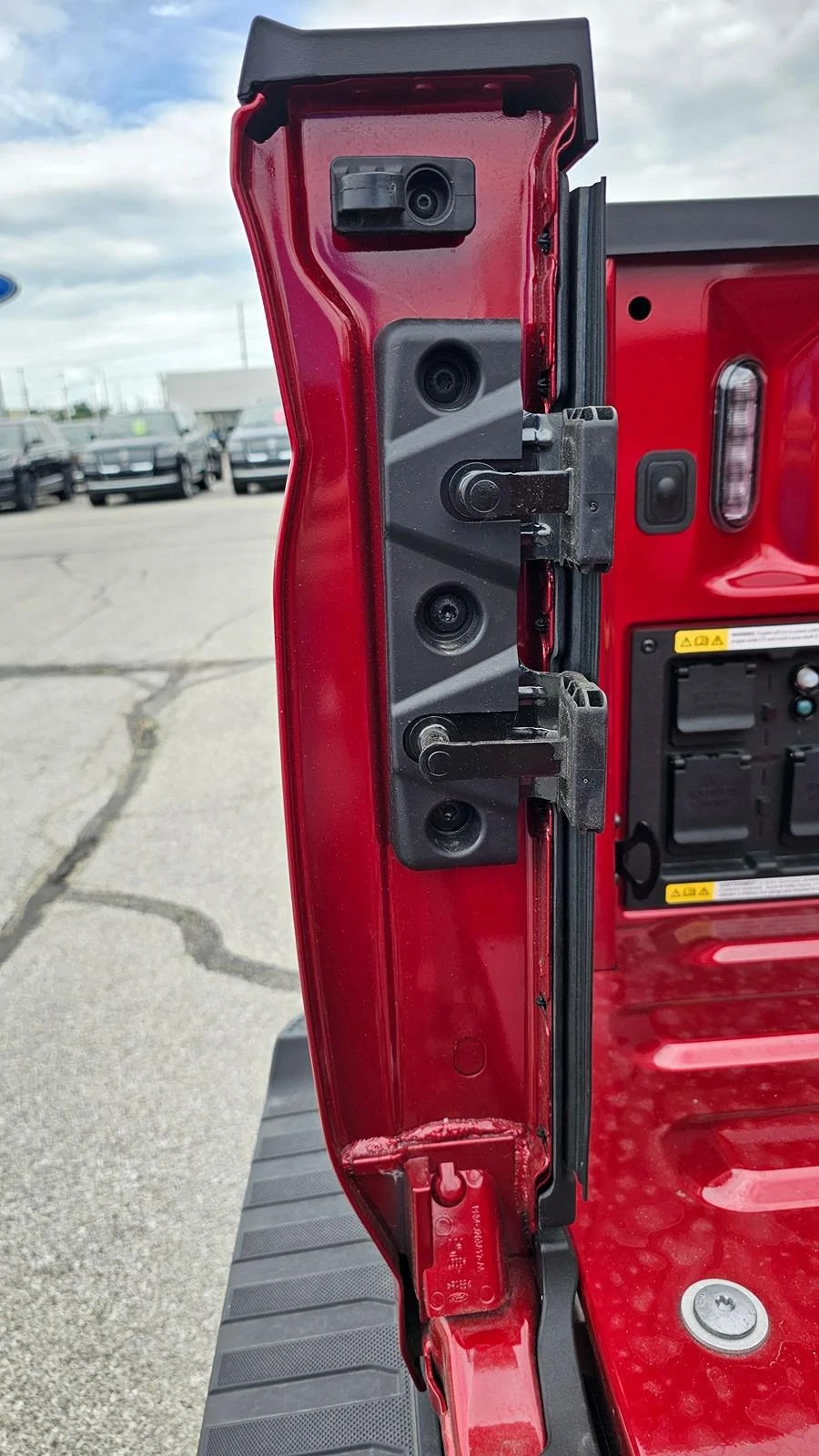 Ford F-150 Build week 4/29 -5/6 24_Jun 18 2024 KR PAT Tailgate Left Sid