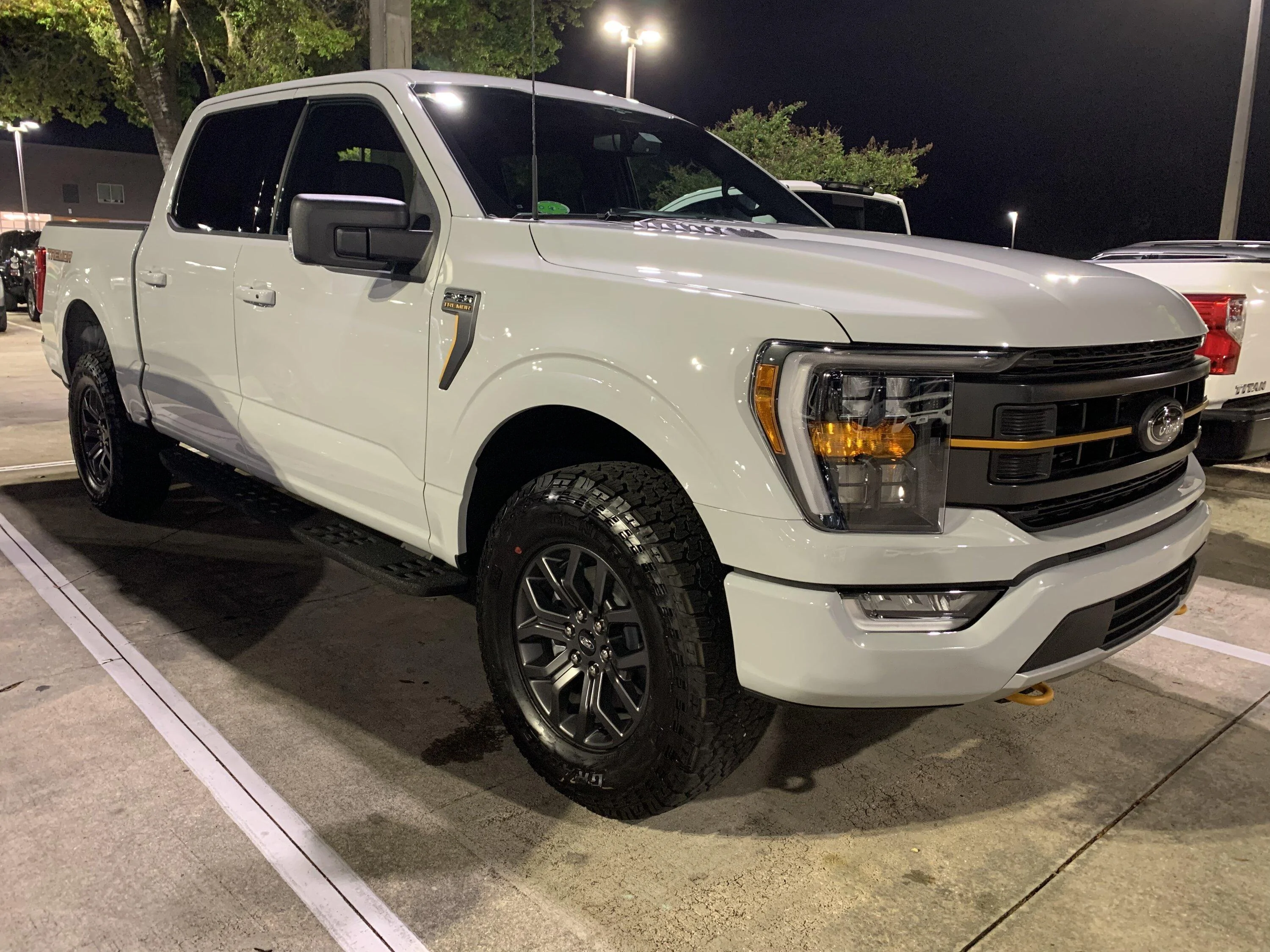 Ford F-150 AVALANCHE F-150 (2021+) Club 2F91C117-2EBA-416C-AE31-A040AECC5AB1