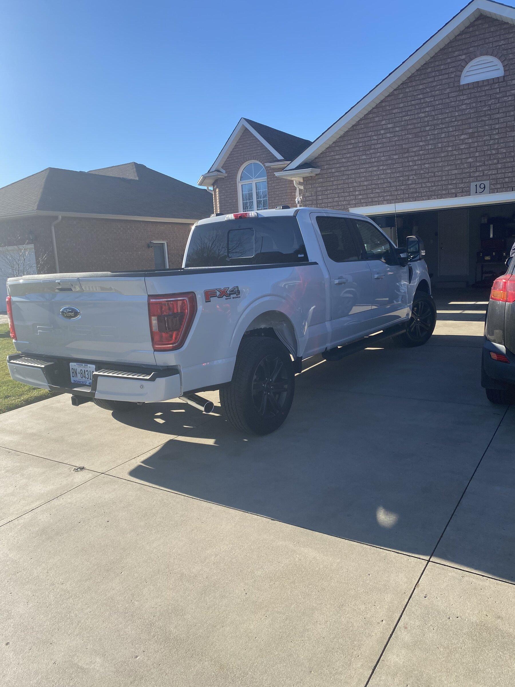 Ford F-150 SPACE WHITE F-150 (2021+) Club 355FBB64-8752-46BA-A185-248774F99103