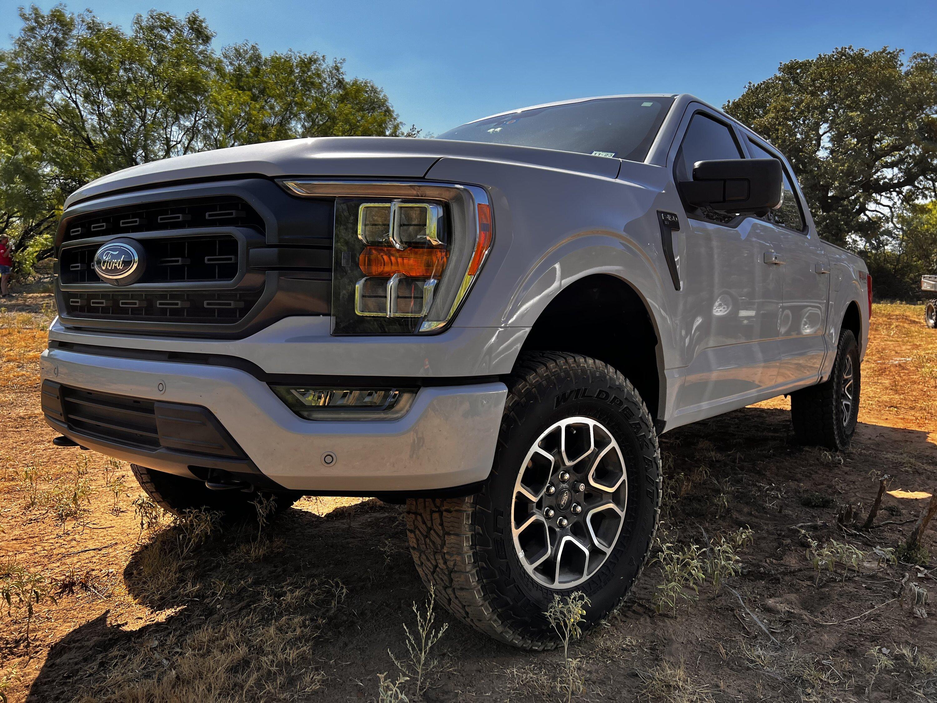 Ford F-150 2021 Space White XLT | 5.0L V8 42859798-9144-401B-88D0-1C6B71A013D3
