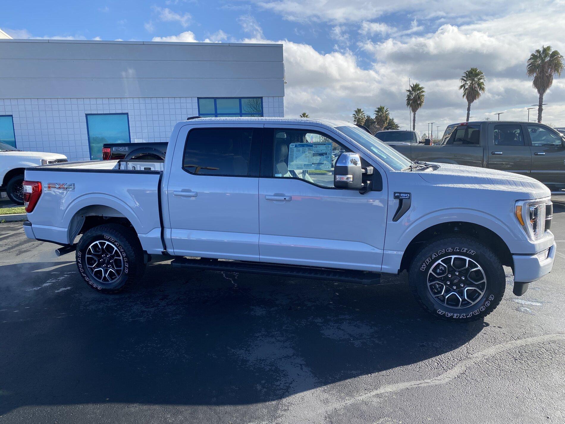 Ford F-150 2021 F-150 with Tow Mirrors 4B2B8A16-D043-4762-B9F7-944191E24E93