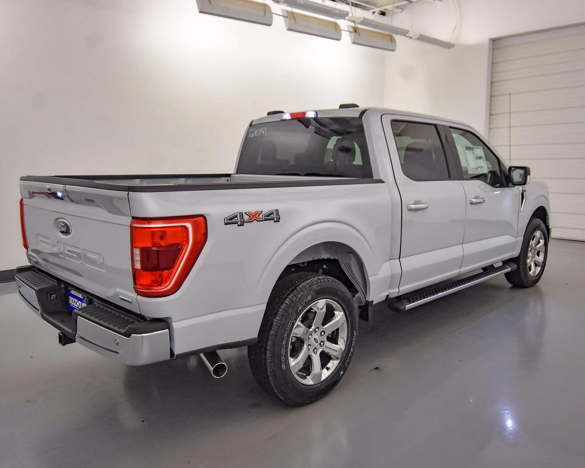 Ford F-150 SPACE WHITE F-150 (2021+) Club 4d8228ff838eb8fe45bf6441be072774x