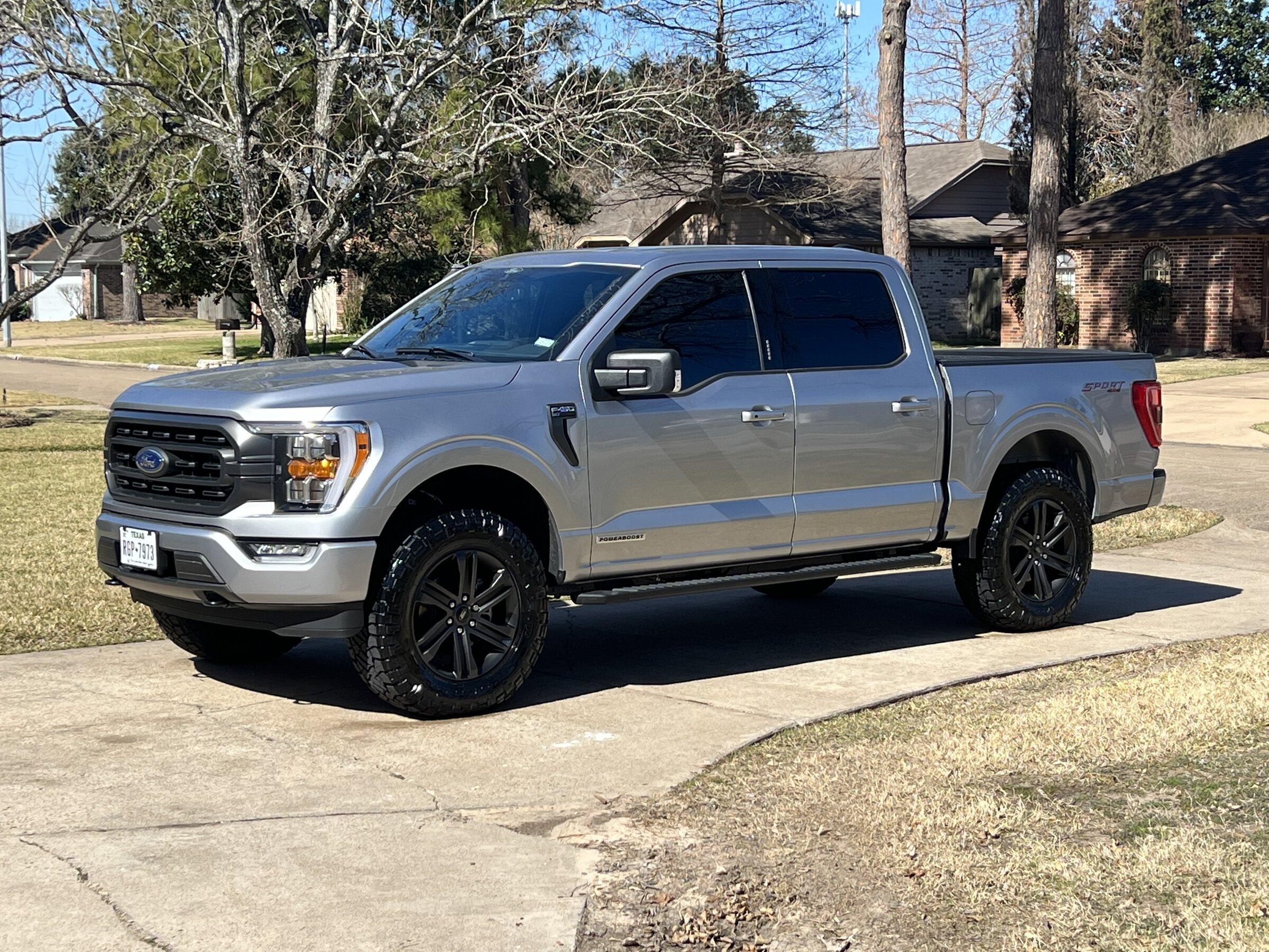 Ford F-150 2021 Iconic Silver XLT Powerboost. 2.5inch level 295/65R20 5100F9EC-A66F-401F-B6CA-FF5873934E04