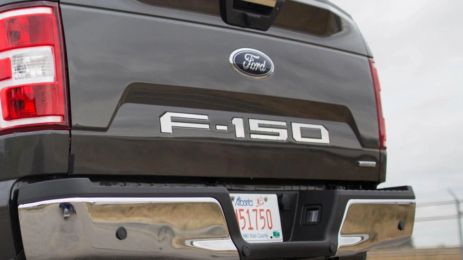 Ford F-150 Tailgate lettering : raised or flat? 512a67dd-2bdd-46e6-a061-2d529ea7fc0a