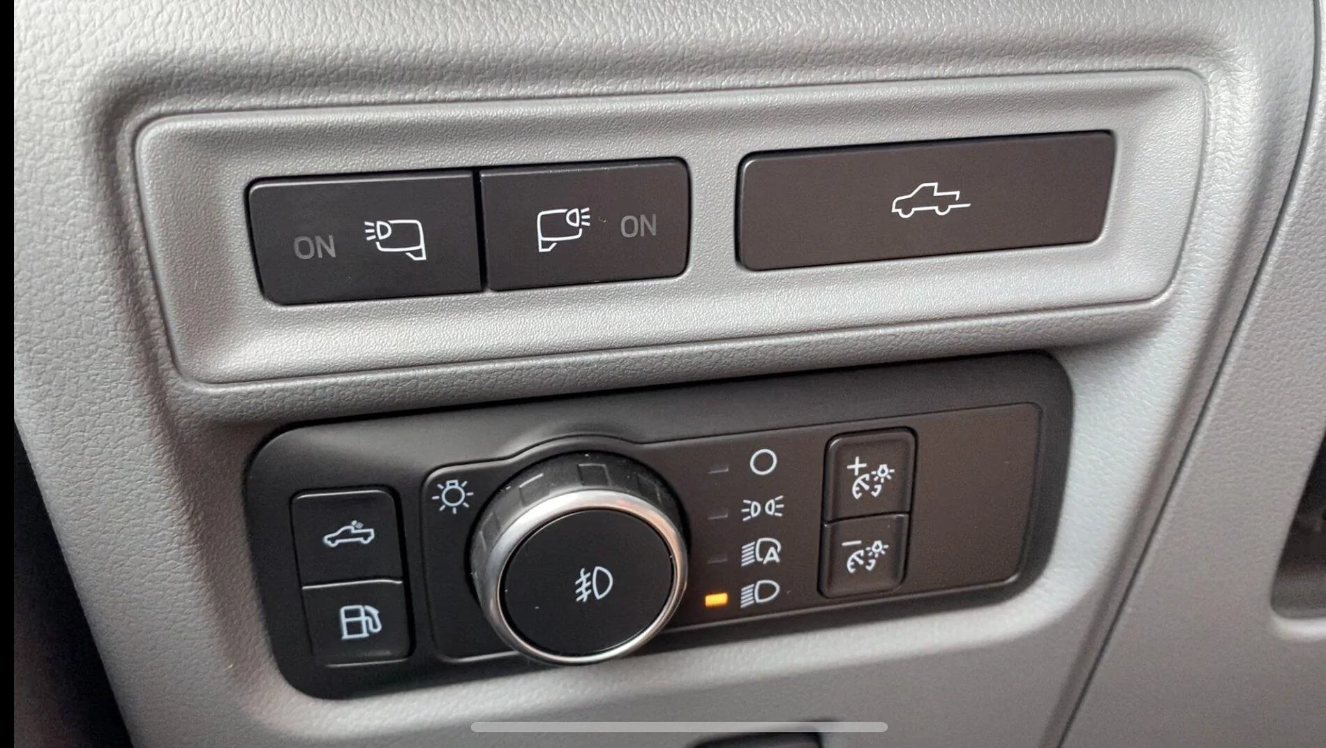 Ford F-150 F-150 Power Tailgate In Action on Display Screen 54B792DE-4A18-4011-B8BF-CB9850799F72