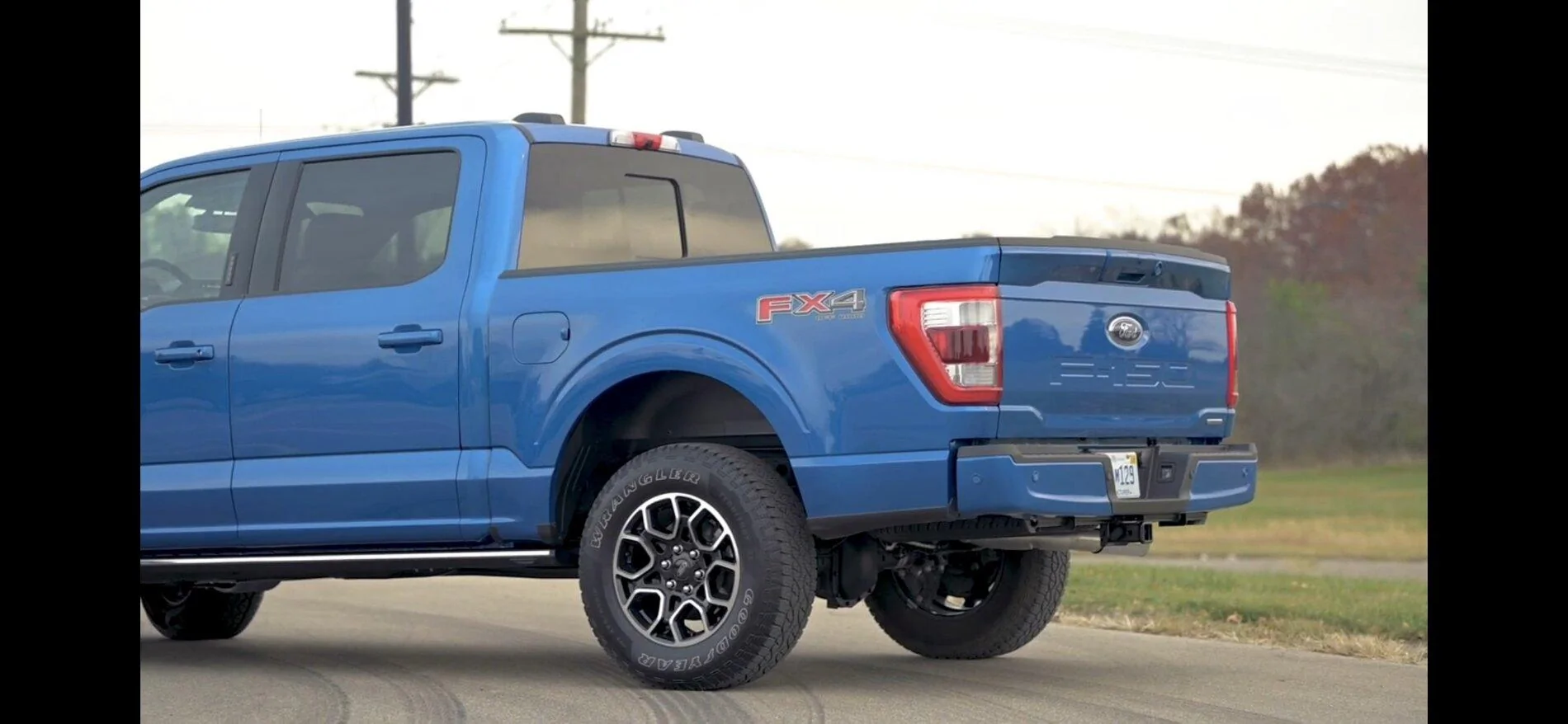 Ford F-150 VELOCITY BLUE F-150 (2021+) Club 5B3C0045-4296-4C4A-A4D9-9B7C1E180880