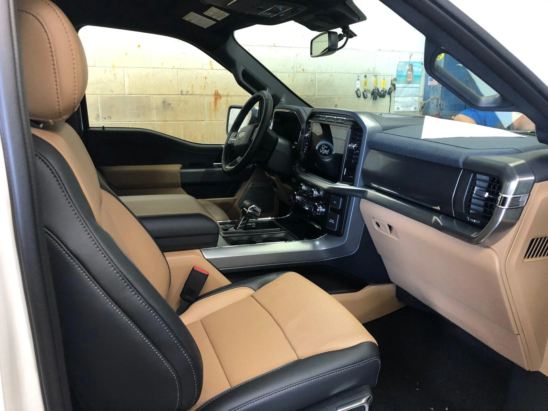 Ford F-150 ? F-150 LARIAT Lounge ? 5B96F6D4-8230-4B06-9EB2-6F286535A58D