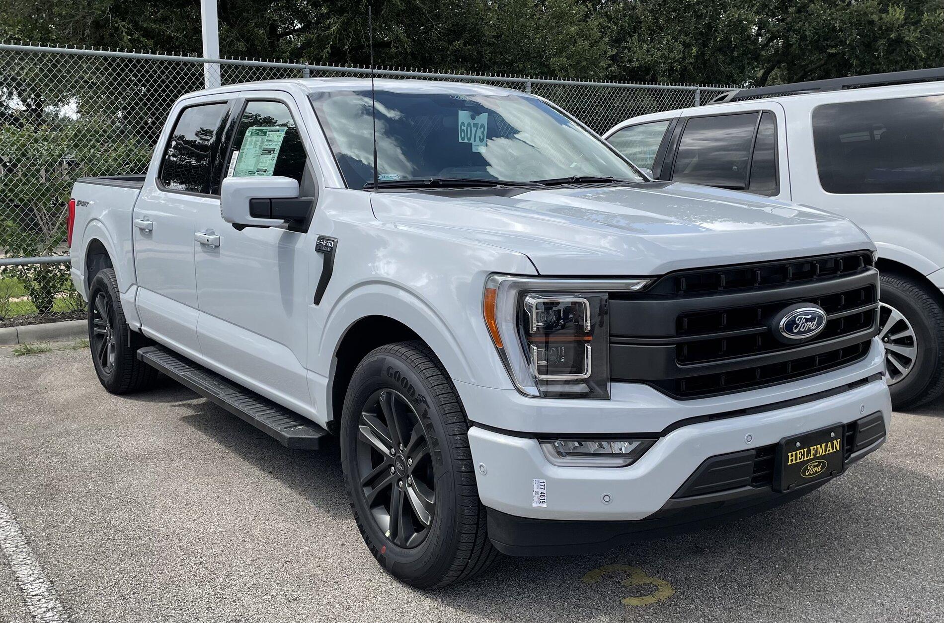 Ford F-150 SPACE WHITE F-150 (2021+) Club 629F0E2A-78BC-4907-B6F6-322C7BB8D89A