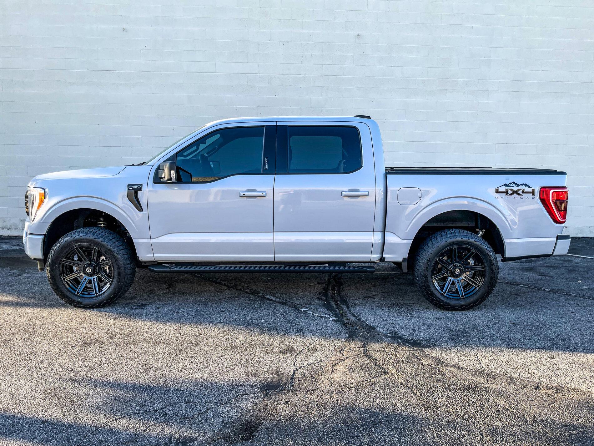 Ford F-150 SPACE WHITE F-150 (2021+) Club 6B4E3AF2-5F38-45D1-B8F9-874A78967EF8