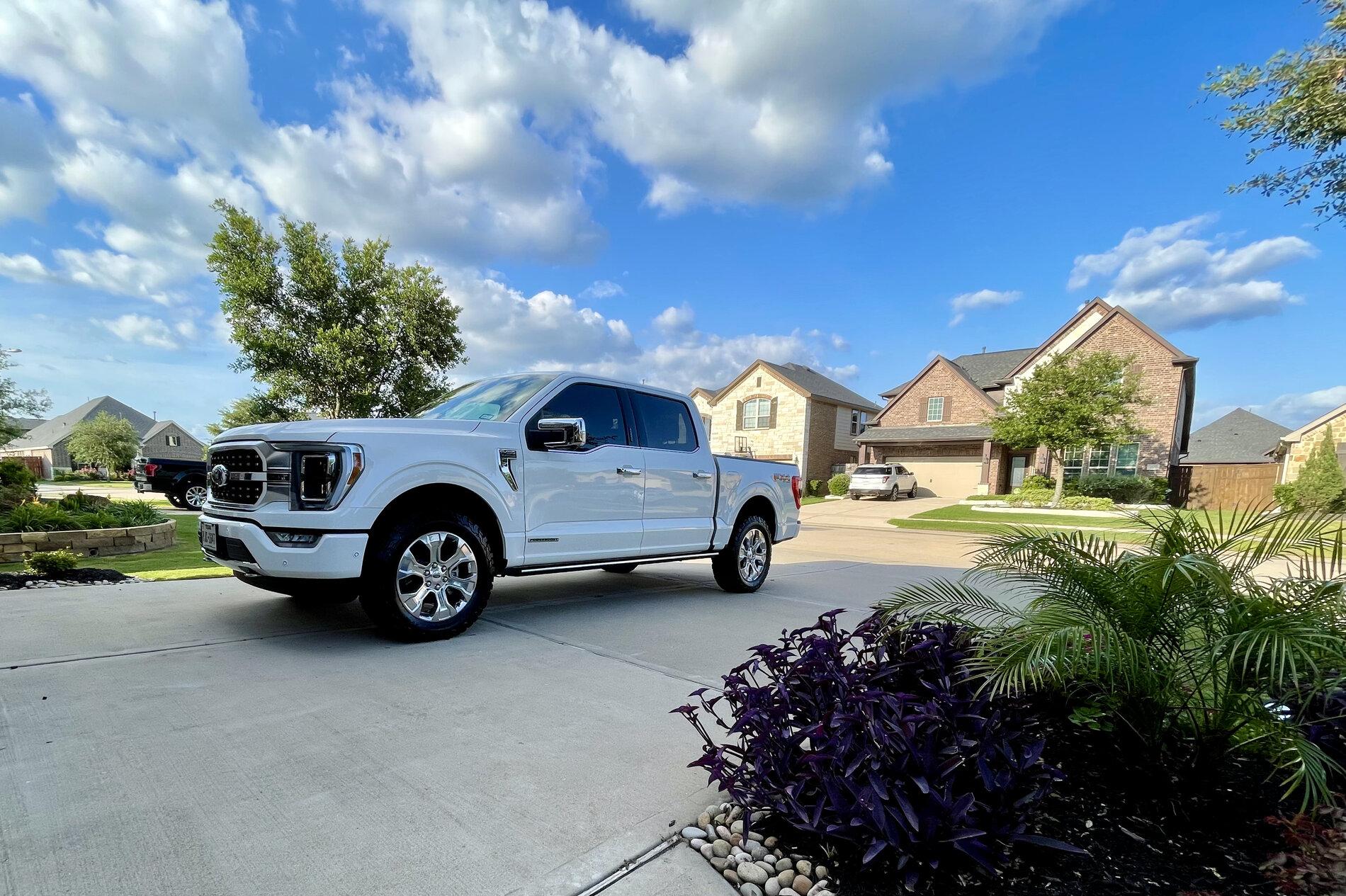 Ford F-150 STAR WHITE F-150 (2021+) Club 6C2E5AA5-D78F-4378-9D79-E1B81C5D87F3