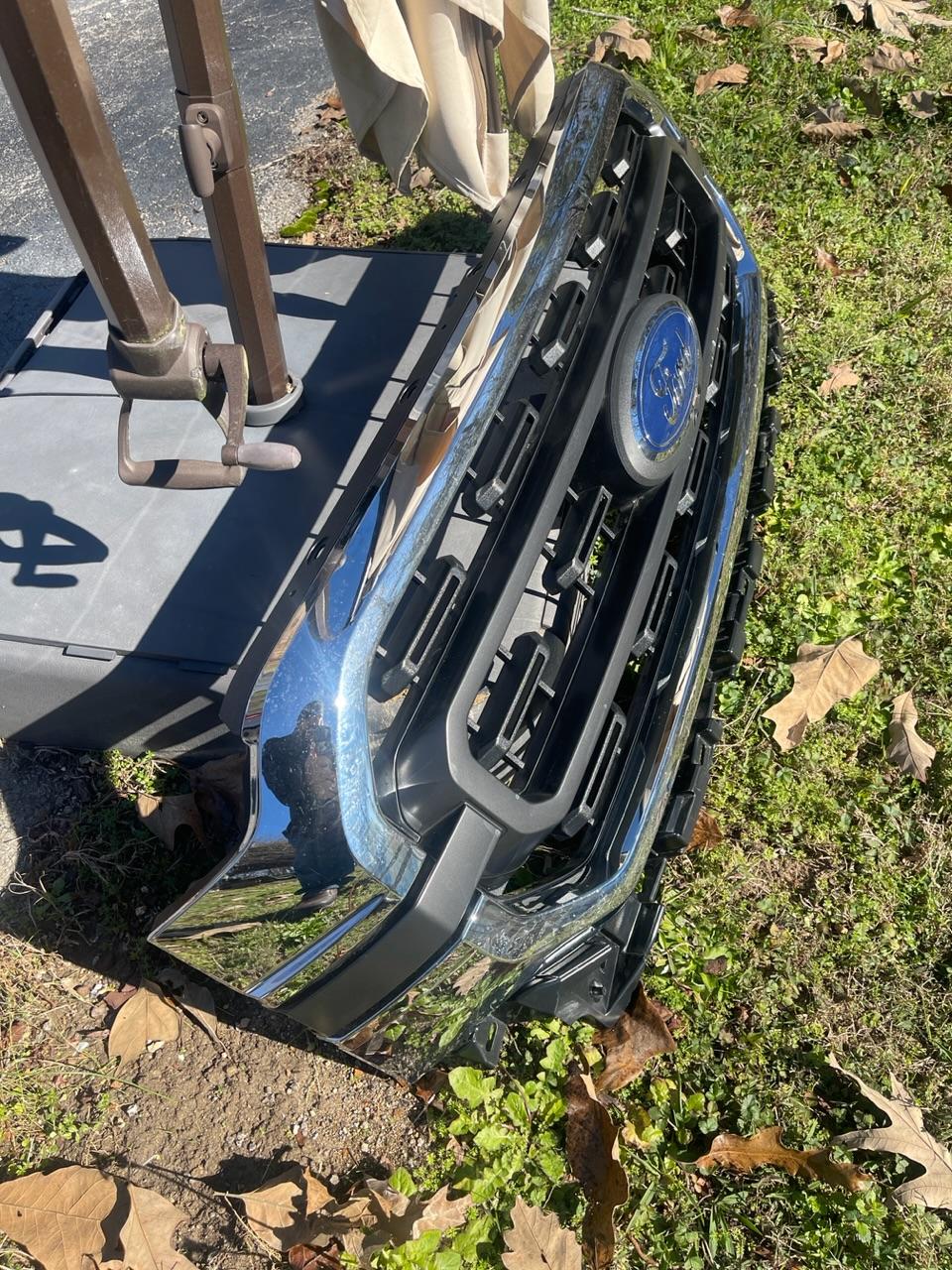 Ford F-150 2021-22 Ford F150 Grill 781E8EE4-6E39-43E2-BE06-51F9C6F8C42C