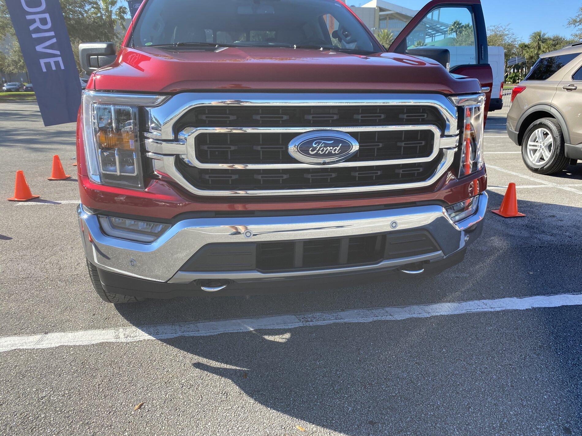 Ford F-150 RAPID RED F-150 (2021+) Club 7D321AFC-F713-4D88-BDE1-E75FD06D81DB