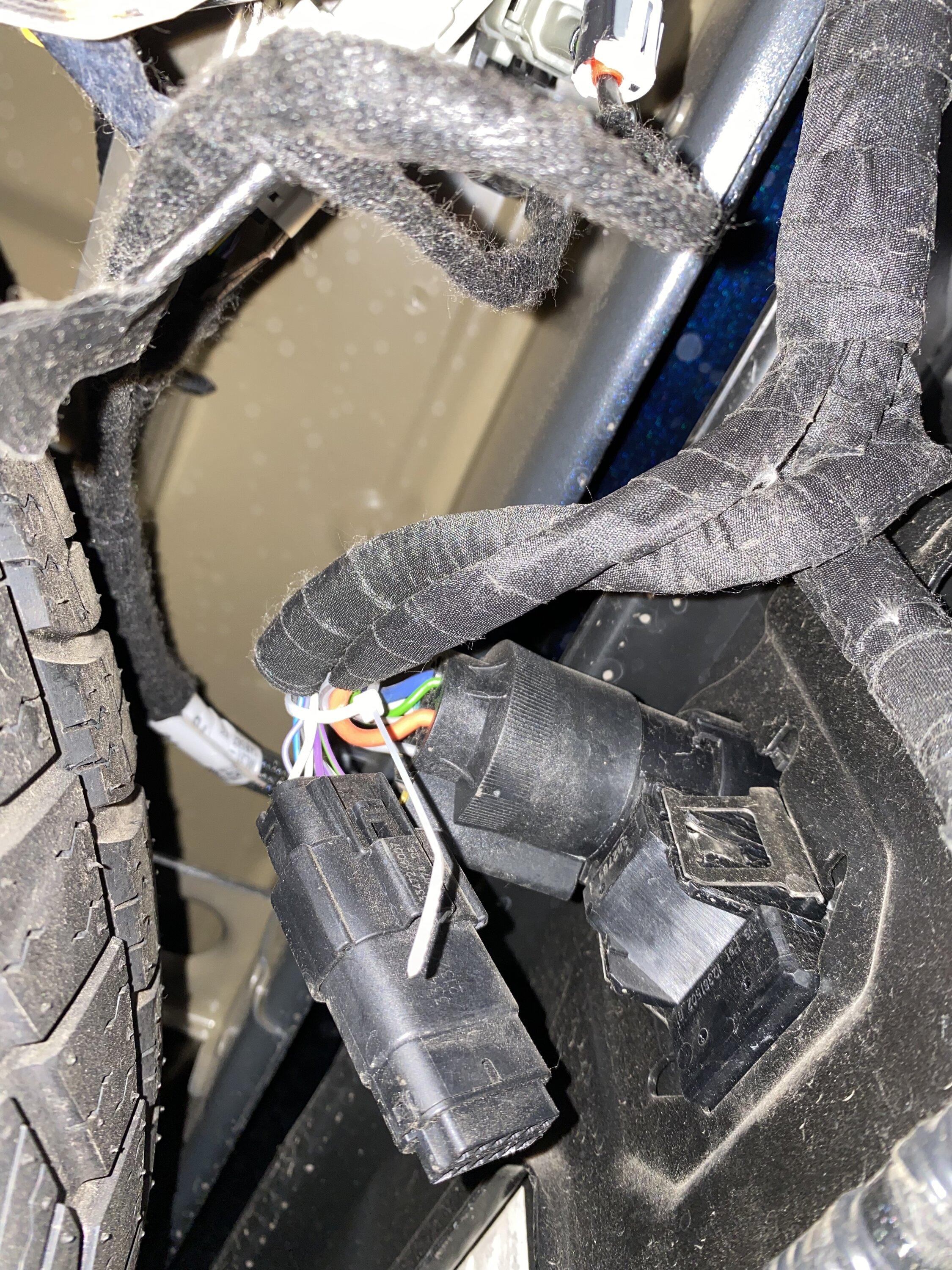 Ford F-150 2022 Lariat Smart Trailer Tow Connector 7E557B93-ECEC-4A03-9C9A-58F6726DFE1B