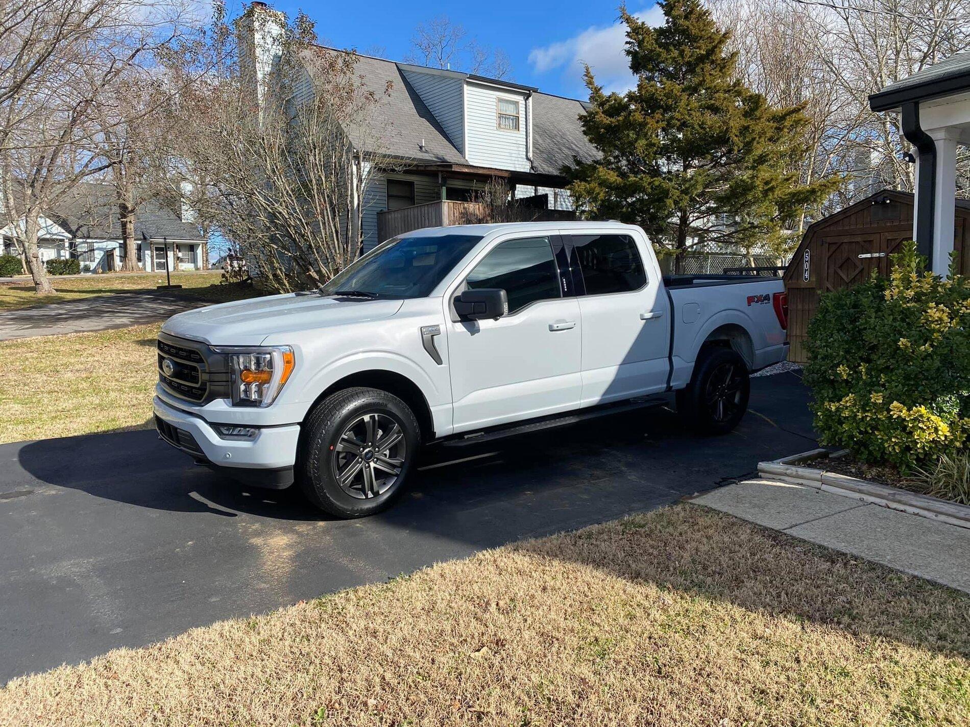 Ford F-150 SPACE WHITE F-150 (2021+) Club 7E658340-3893-4AB7-A43F-6B55796B58A1