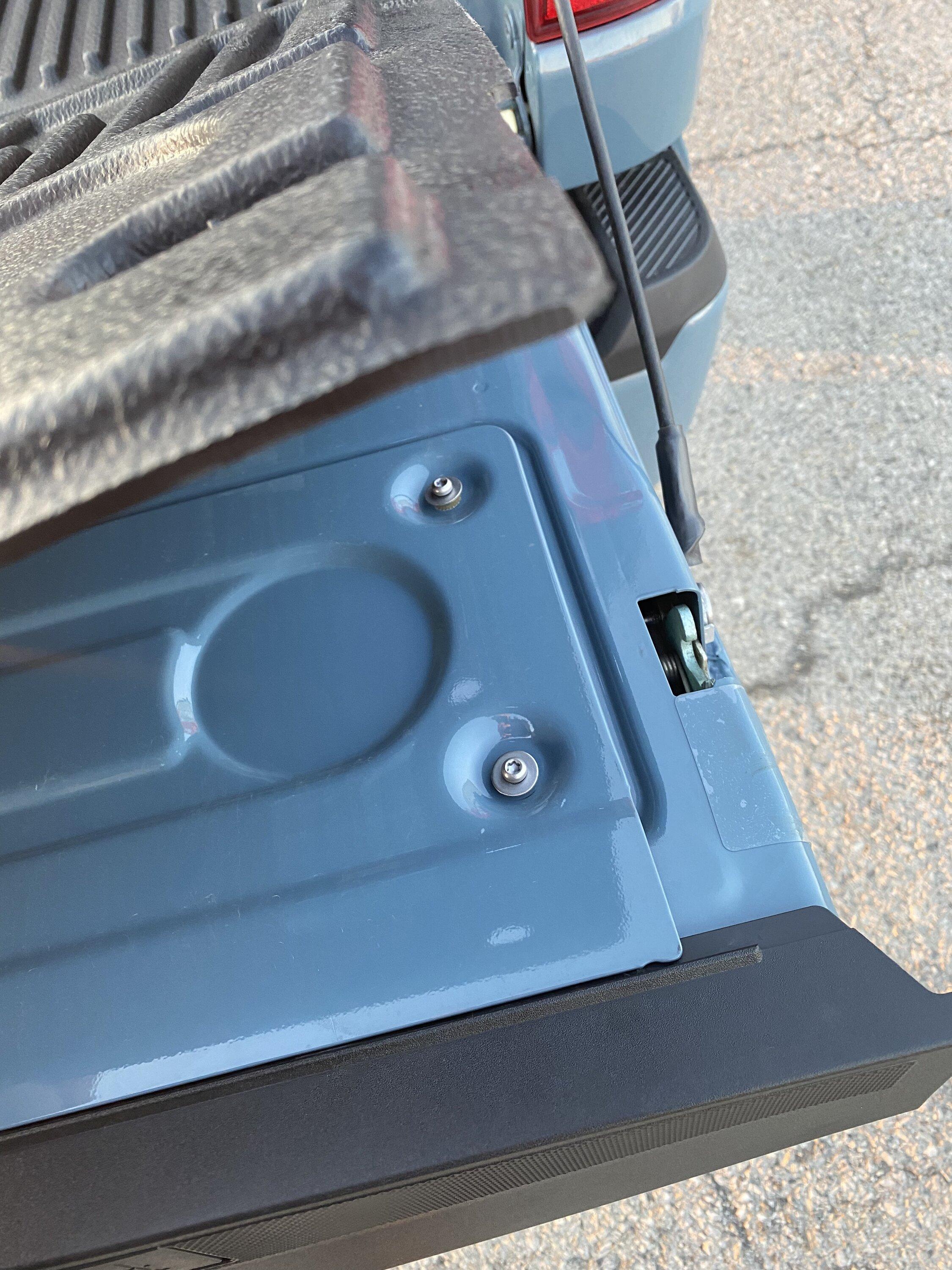 Ford F-150 Ford accessories tailgate cover problem 7E81E797-AD62-44A7-BDDD-2E63B08CF3CF