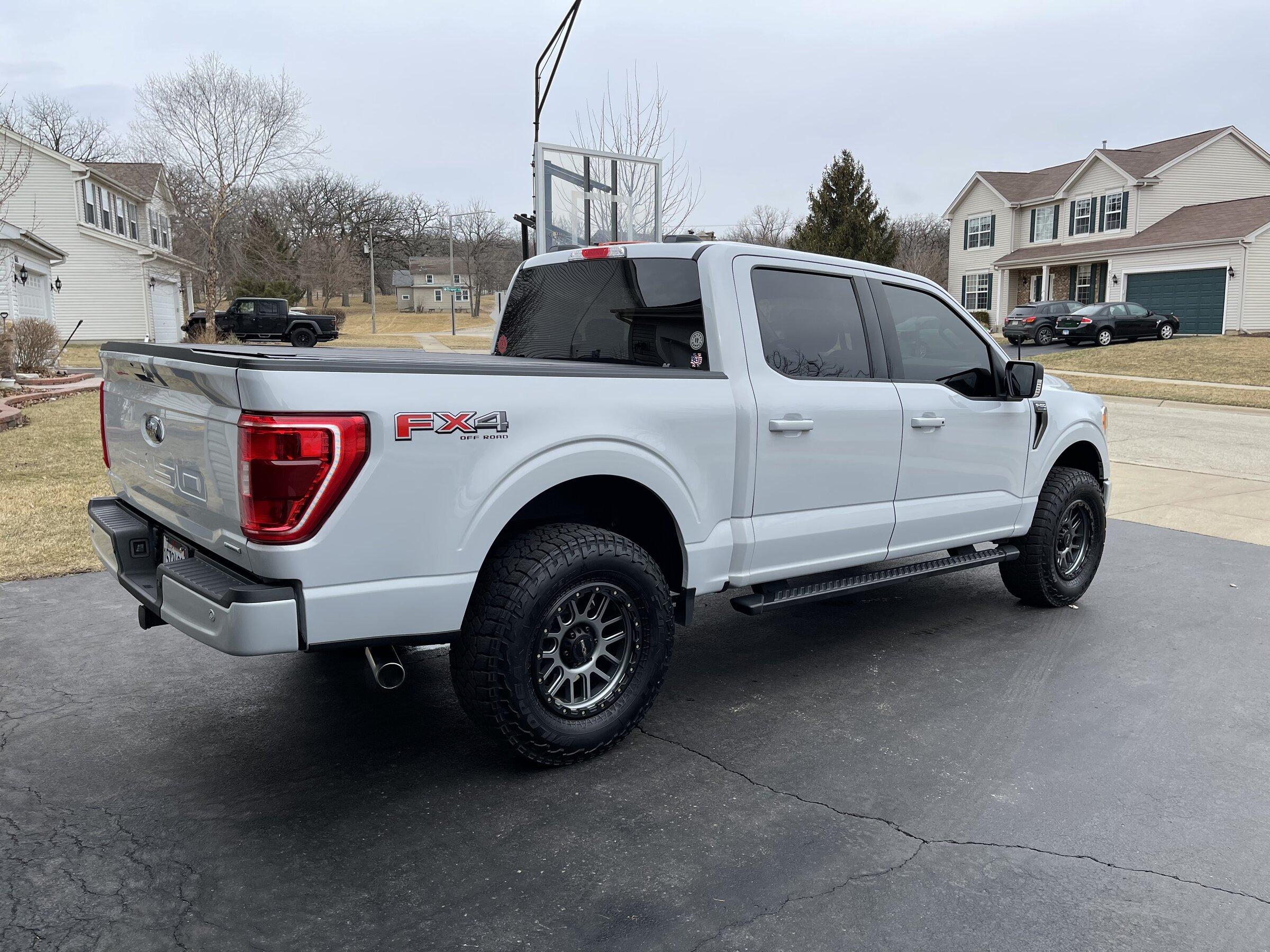 Ford F-150 SPACE WHITE F-150 (2021+) Club 80EF0085-461D-4354-B00A-6CBEF941E99C