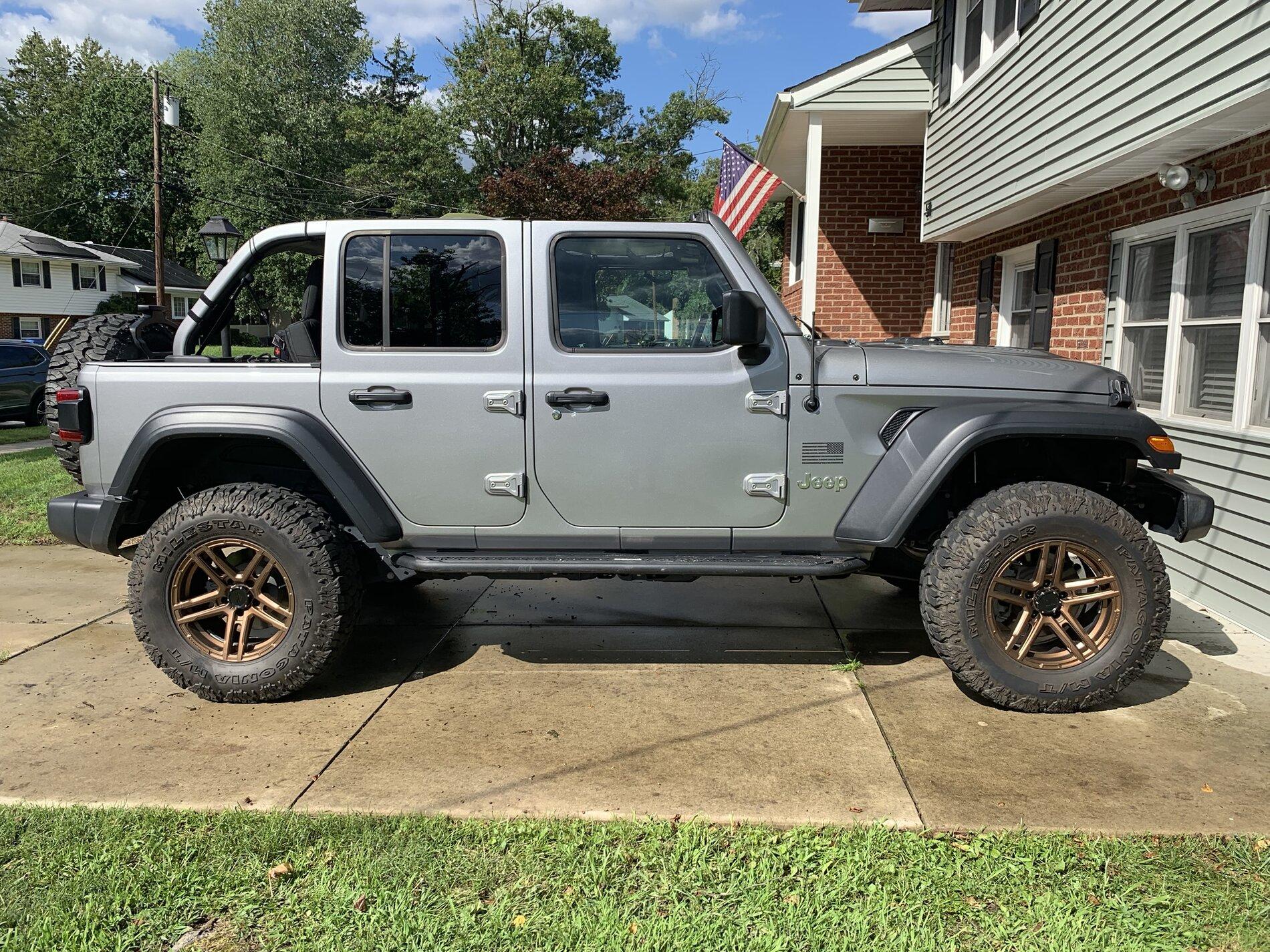 Ford F-150 Bronze rims on space white F150? 8C8ECBF8-540A-438E-A2C6-3E806379F4C1
