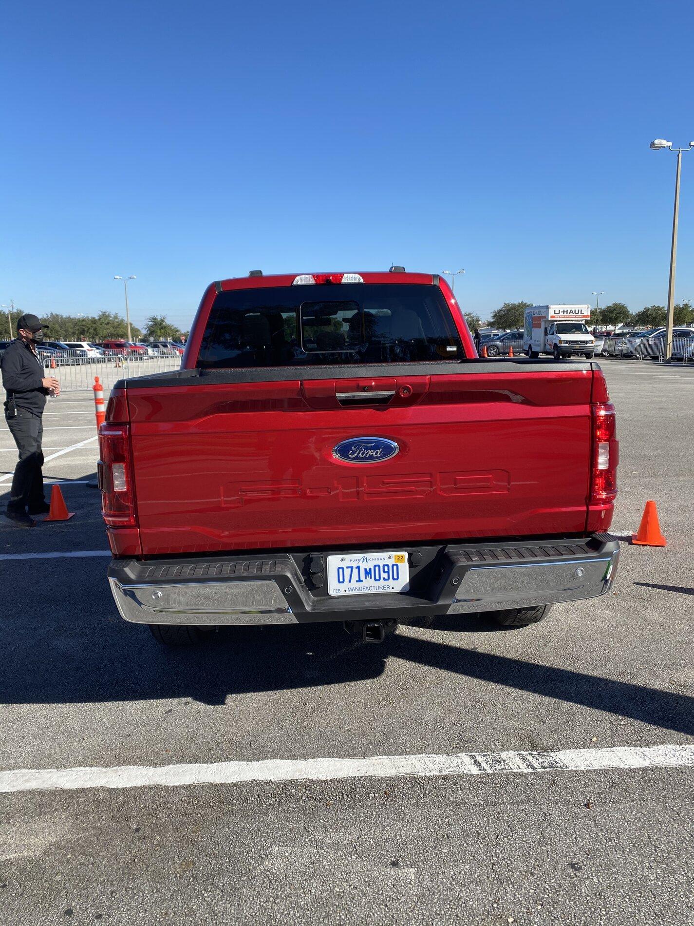 Ford F-150 RAPID RED F-150 (2021+) Club 8D6F7B8A-6423-460F-8D50-C3DD970A2E67