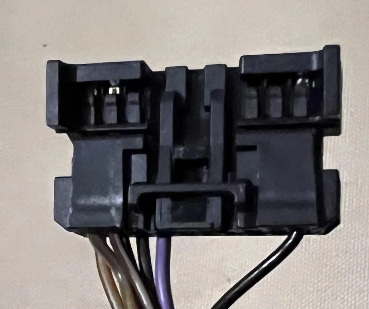 Ford F-150 Vanity mirror light power source from upper console 909BC733-75AC-4F6F-86AF-43DF4E3D2187