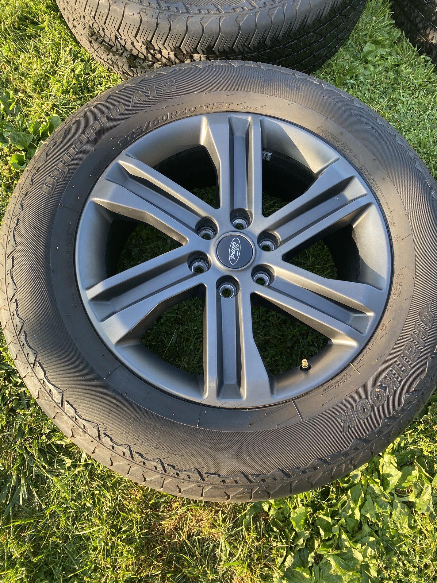 Ford F-150 2021Six-Spoke Dark Alloy Wheels w Tires 94EB66BE-93D3-42B5-A855-AEFBA4A7607A