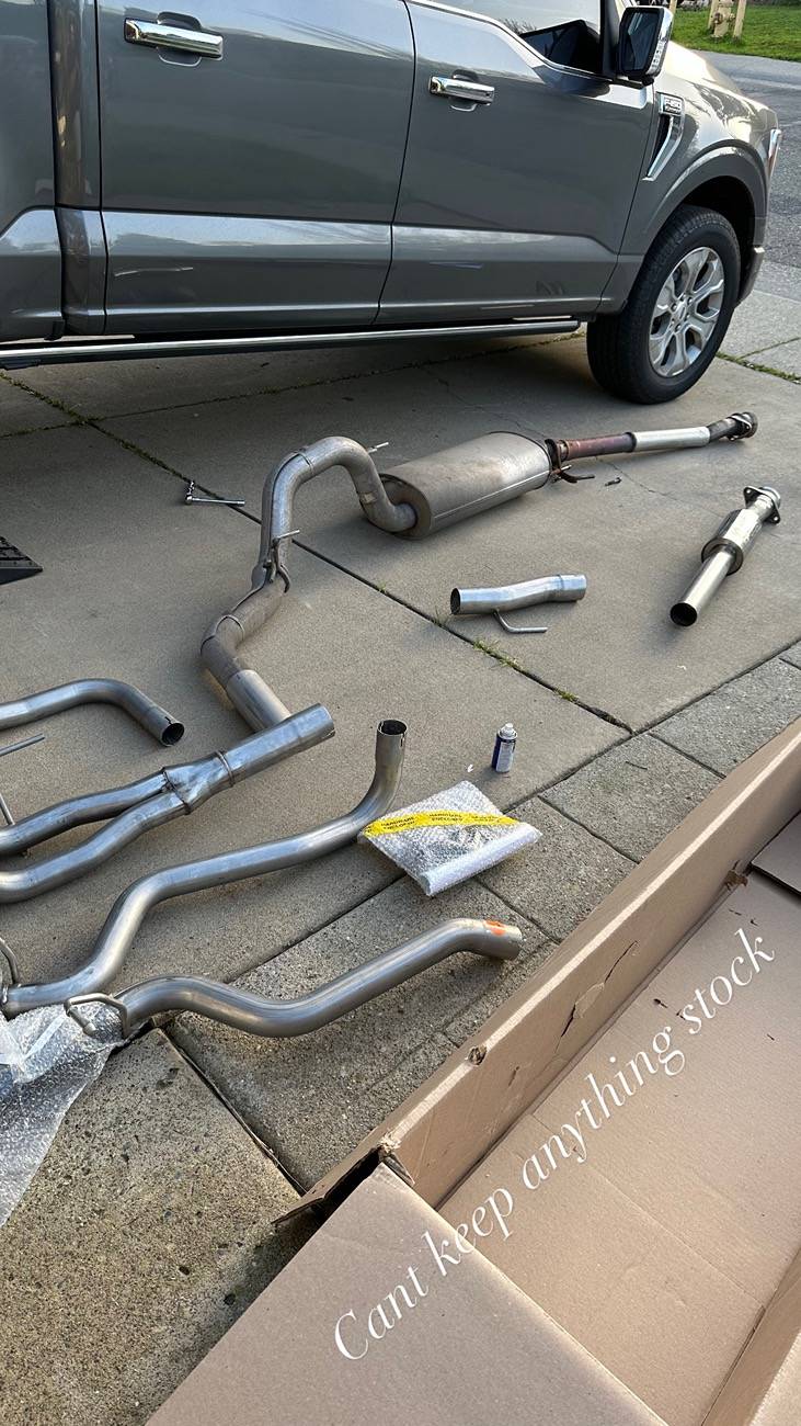 Ford F-150 2023 Carbonized Gray Platinum 9A292C65-05F6-4406-9C76-EE0740C4161C