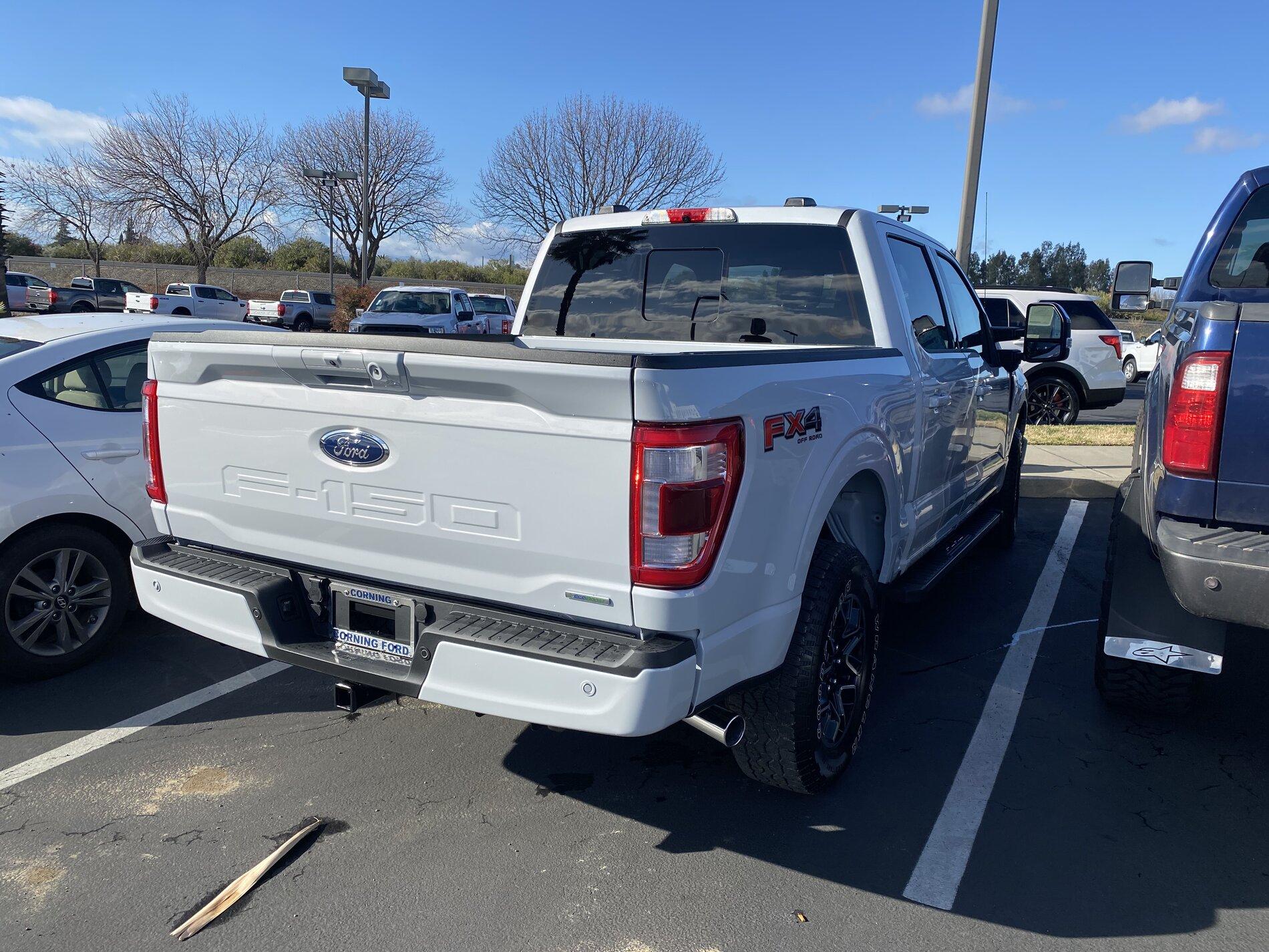 Ford F-150 2021 F-150 with Tow Mirrors 9D104D72-CD8D-45B6-B5FF-8CC07B8A8A99