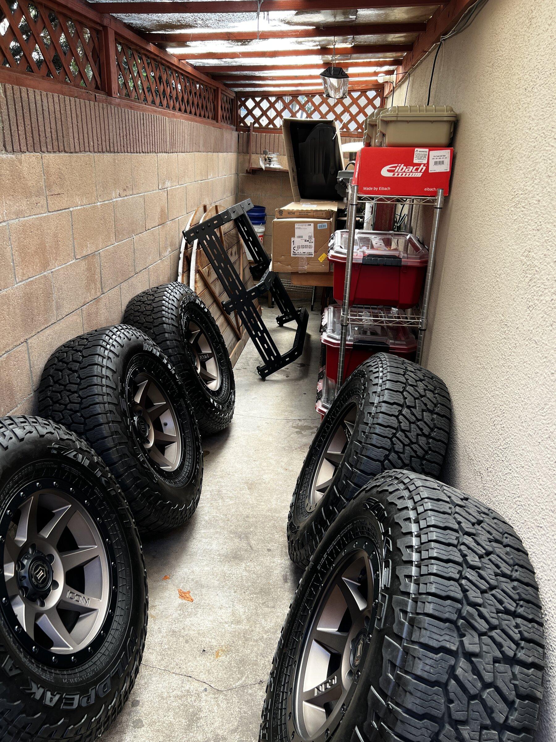 Ford F-150 My 2021 Lariat Leveled in White 9D70D8B0-8B30-40A3-80B4-5FAE71C77CEB