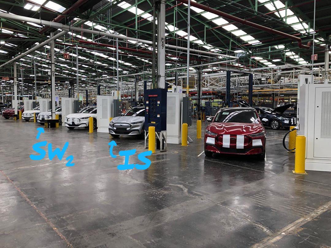 Ford F-150 SPACE WHITE F-150 (2021+) Club 9FCC4A0E-6E60-48E6-A886-62B32228541E