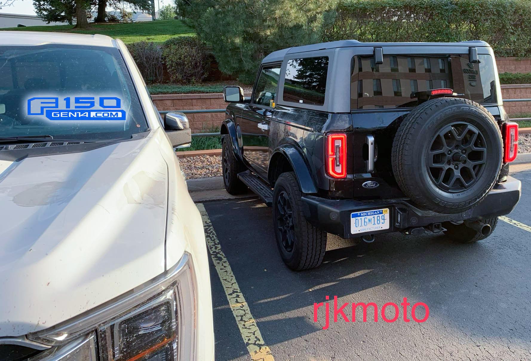 Ford F-150 SPACE WHITE F-150 (2021+) Club A Space White 2021 F-150 Lariat Chrome 4 2