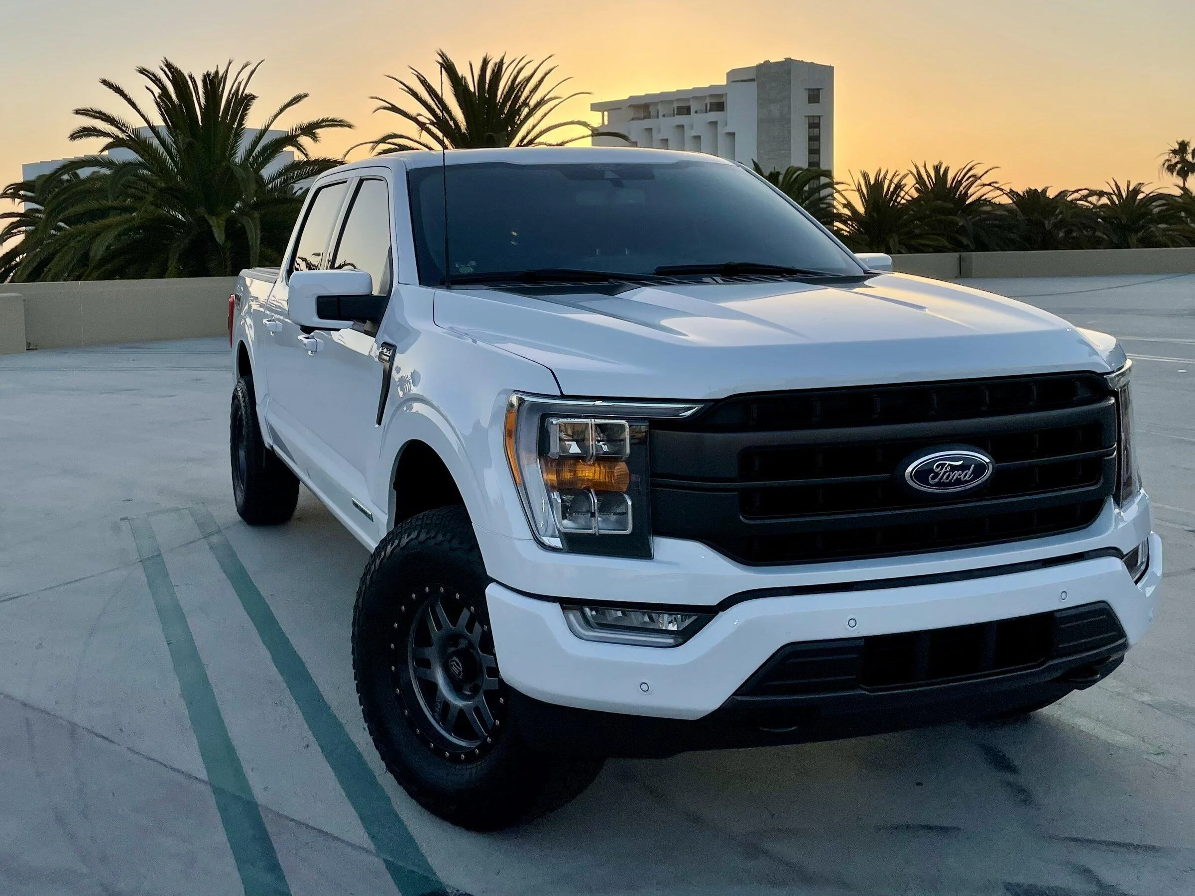 Ford F-150 My 2021 Lariat Leveled in White A7032341-6390-4E17-8EC2-37CC23E1CC60