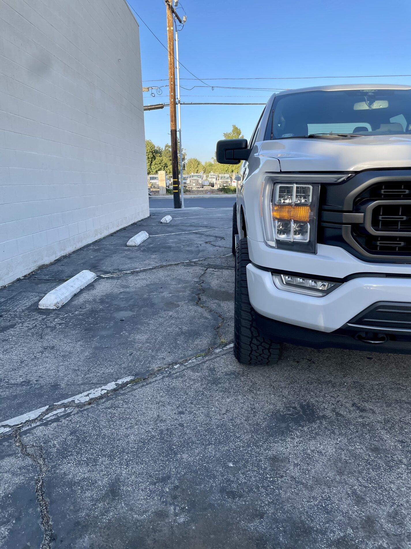 Ford F-150 SPACE WHITE F-150 (2021+) Club AA6555BF-1678-48E7-8459-A8A9C1460E06