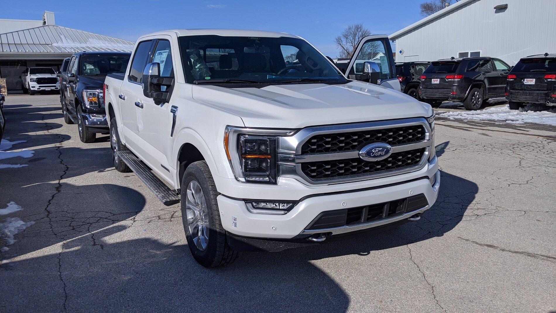 Ford F-150 STAR WHITE F-150 (2021+) Club Attach0-3