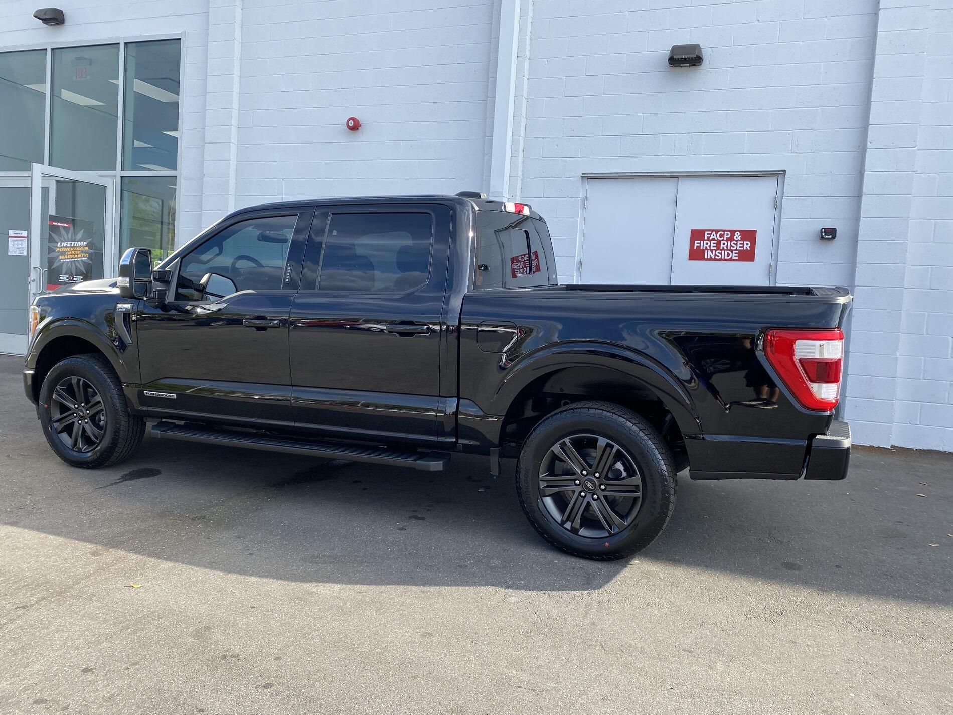 Ford F-150 AGATE BLACK F-150 (2021+) Club B002AEC2-5623-41D4-A8F0-A0C9C499BFB6