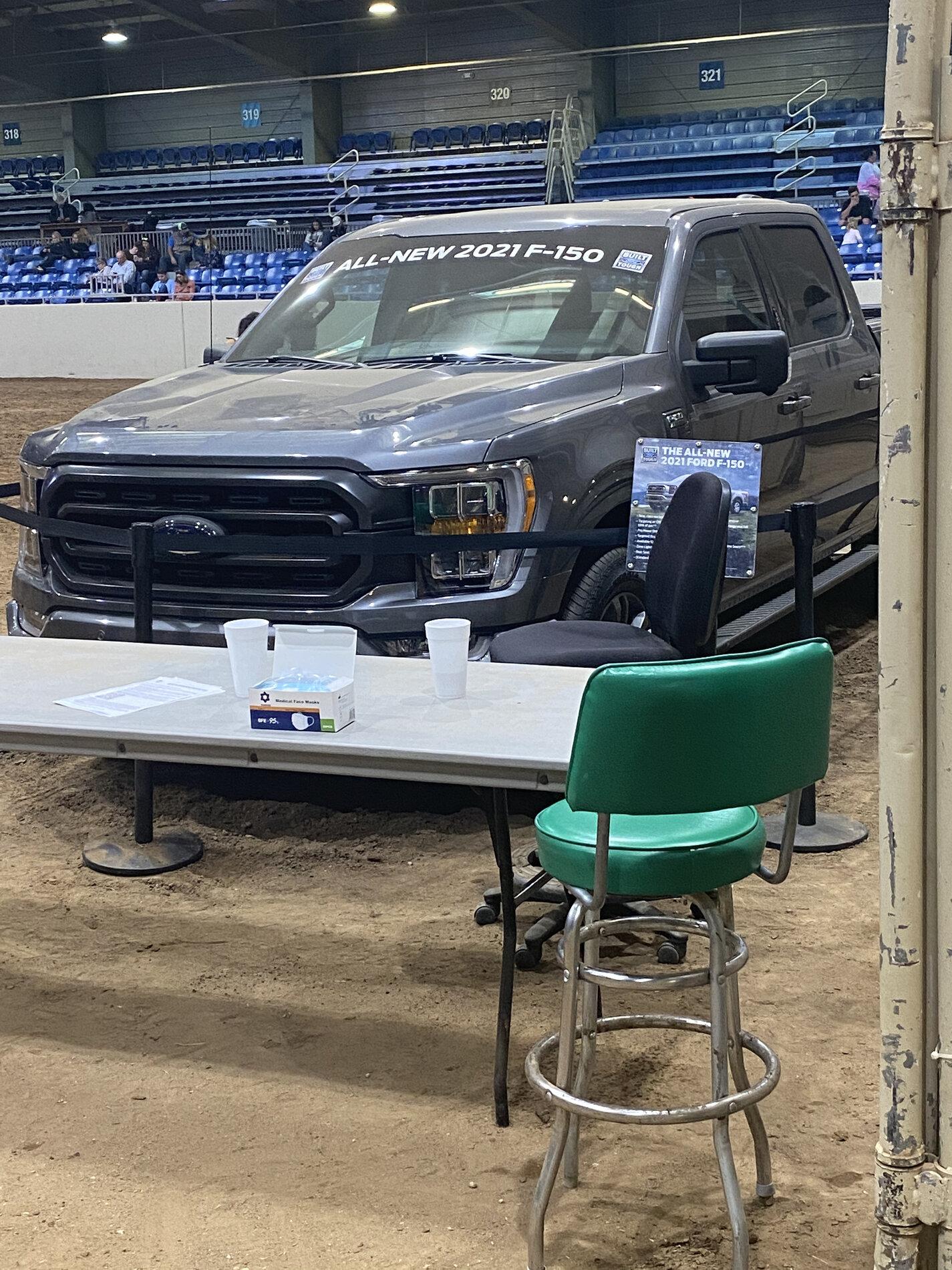 Ford F-150 CARBONIZED GRAY F-150 (2021+) Club B99E874C-C5D1-41E0-825E-0DBE3A31E0AE