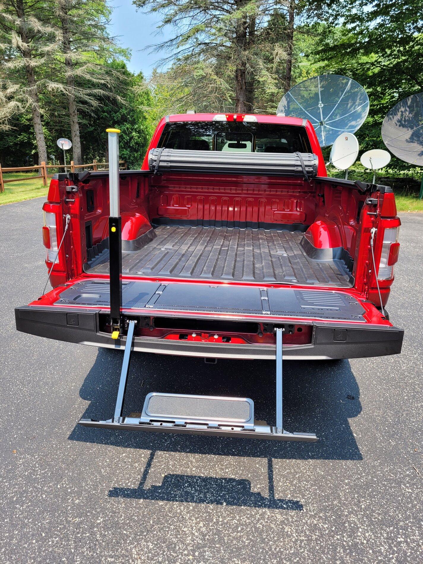 Ford F-150 ? F-150 LARIAT Lounge ? Back Open