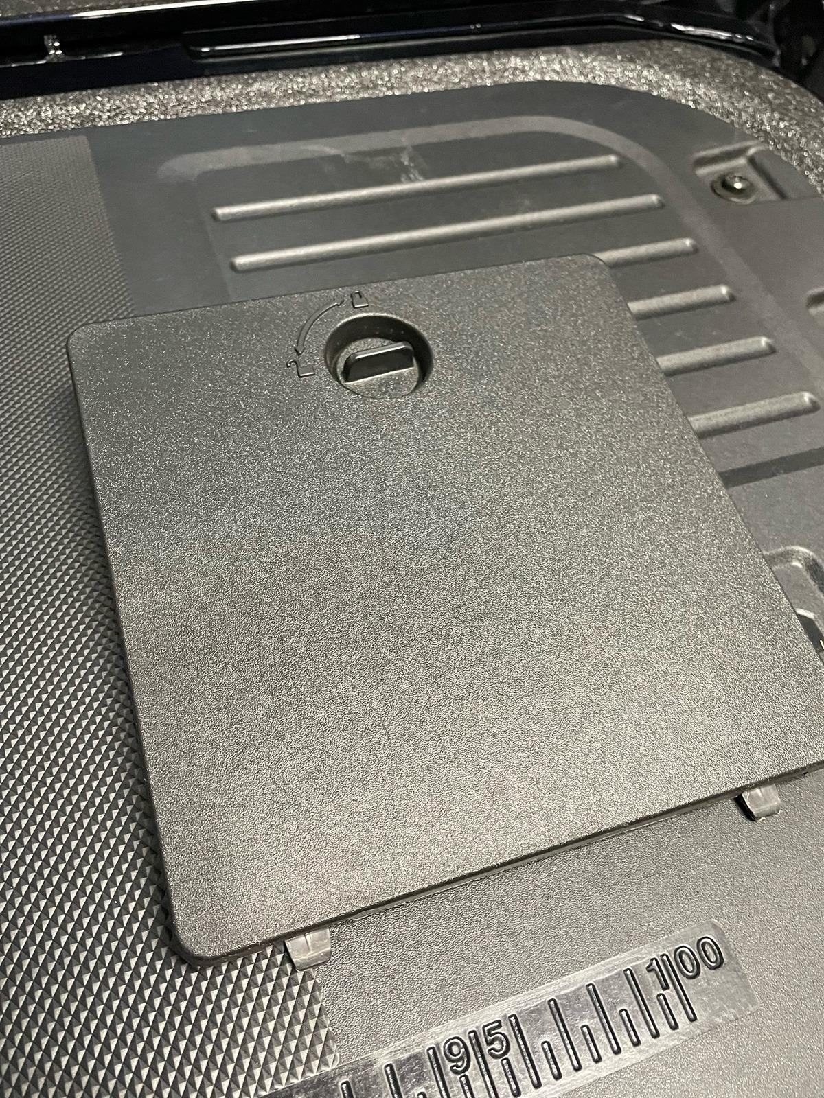 Ford F-150 2024 King Ranch picked up from Granger Ford Bed Storage 4