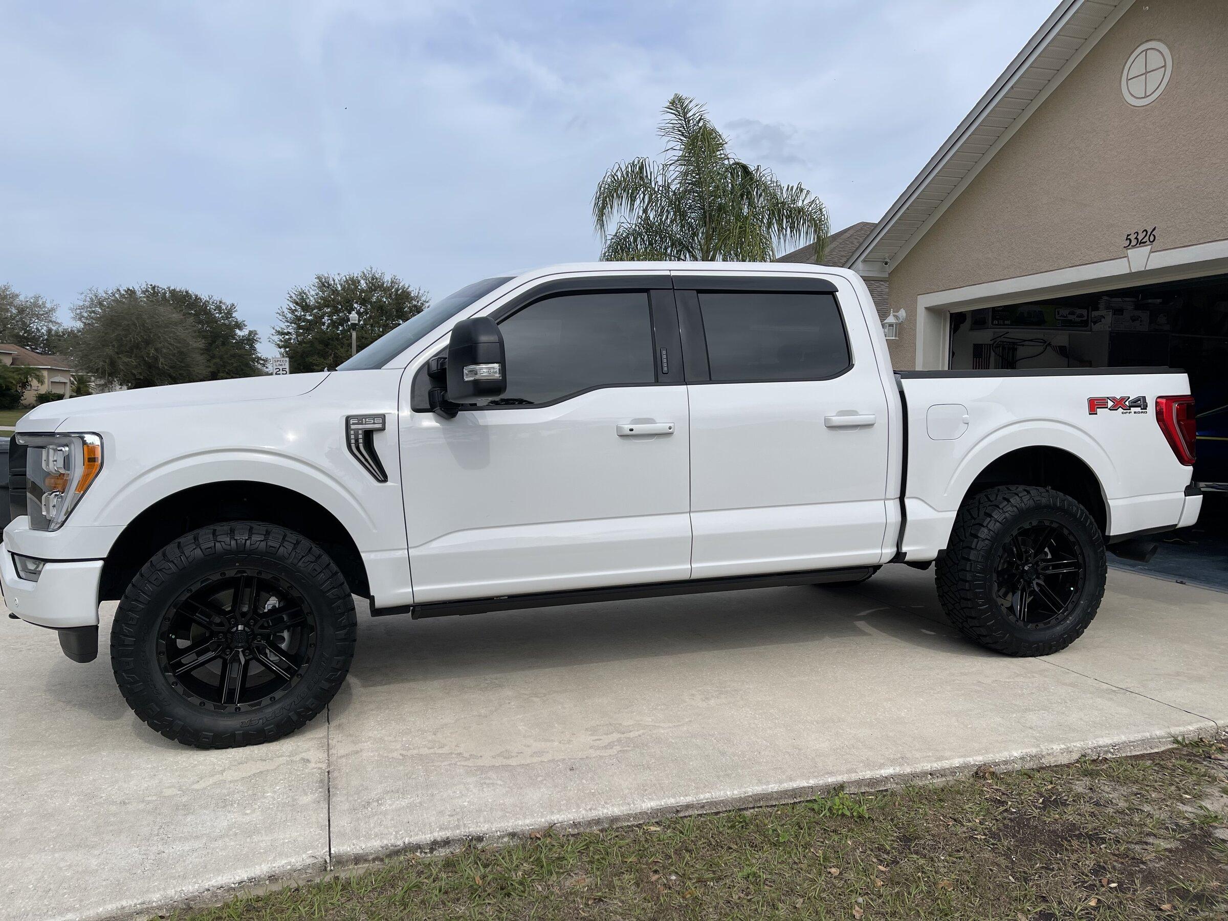 Ford F-150 2022 Oxford white XLT FX4 BF40E9E2-97B3-47EC-86A3-39065CF982D0