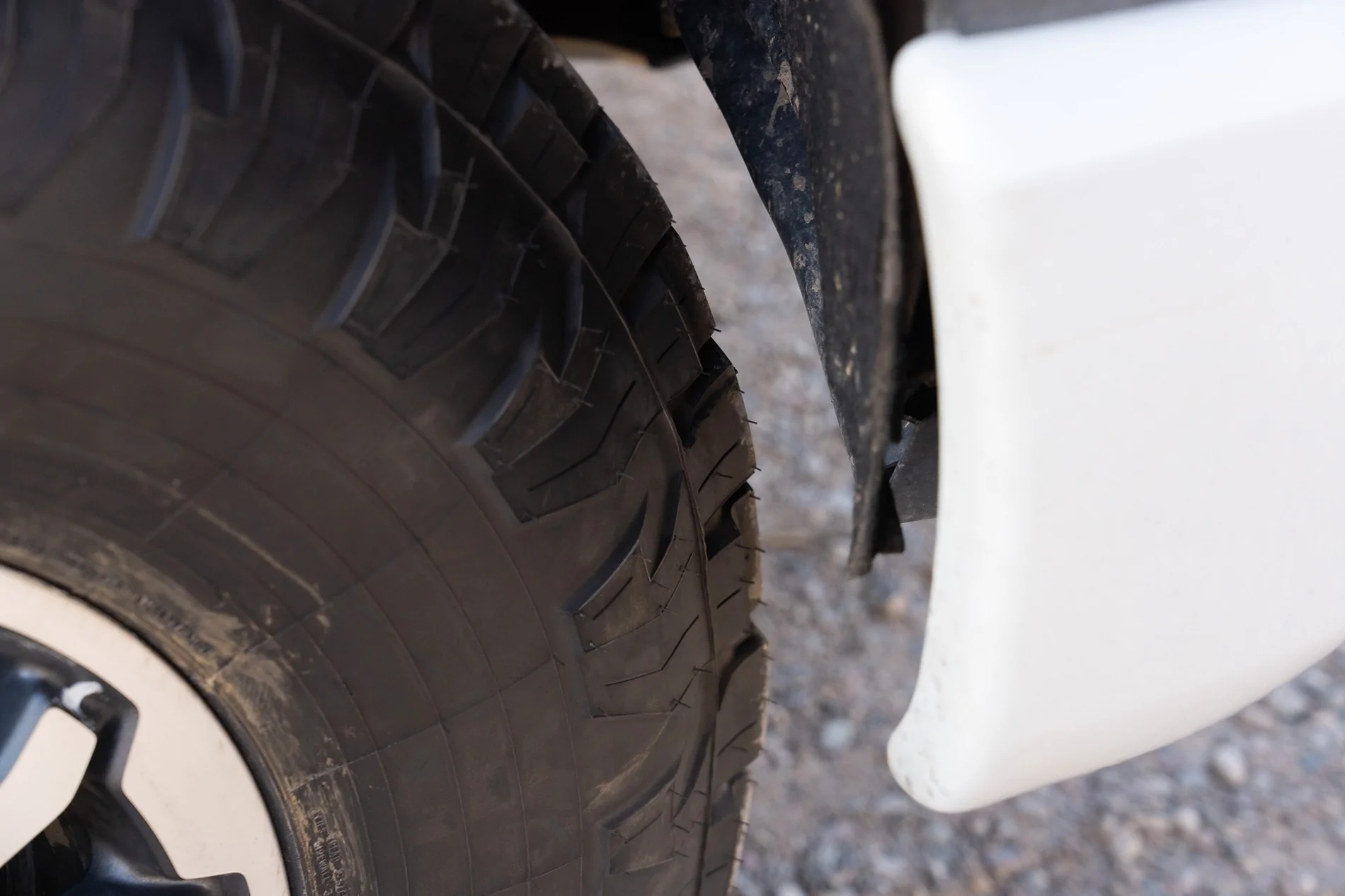 Ford F-150 '21 Space White XLT – Built for thrashing BigYeit-F150-06919
