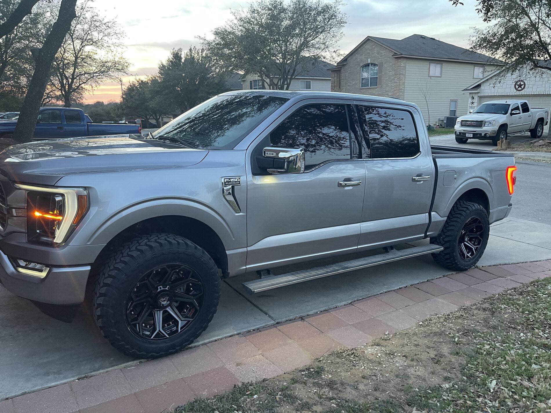 Ford F-150 2021 Platinum on 20x10s + 2 inch leveling kit C7179247-2174-493E-BC7B-E50CE575606F