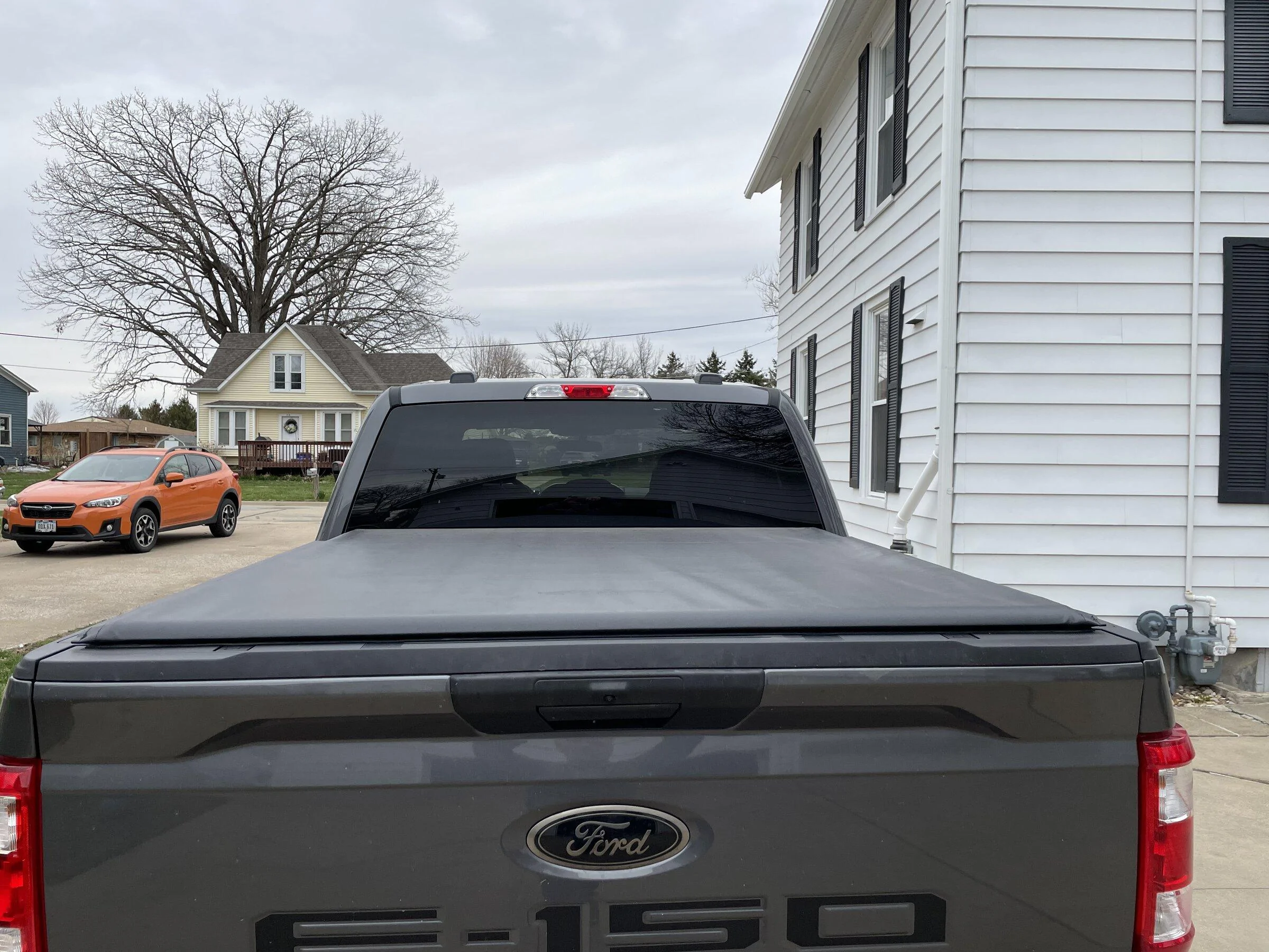 Ford F-150 Ford Accessories tonneau cover C83E2D88-A426-4FD5-B6AD-FF6E09B95E96