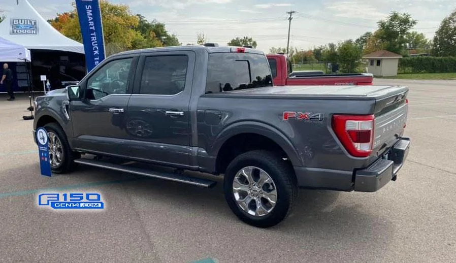 Ford F-150 CARBONIZED GRAY F-150 (2021+) Club Carbonized Gray Platinum 2021 F-150 a