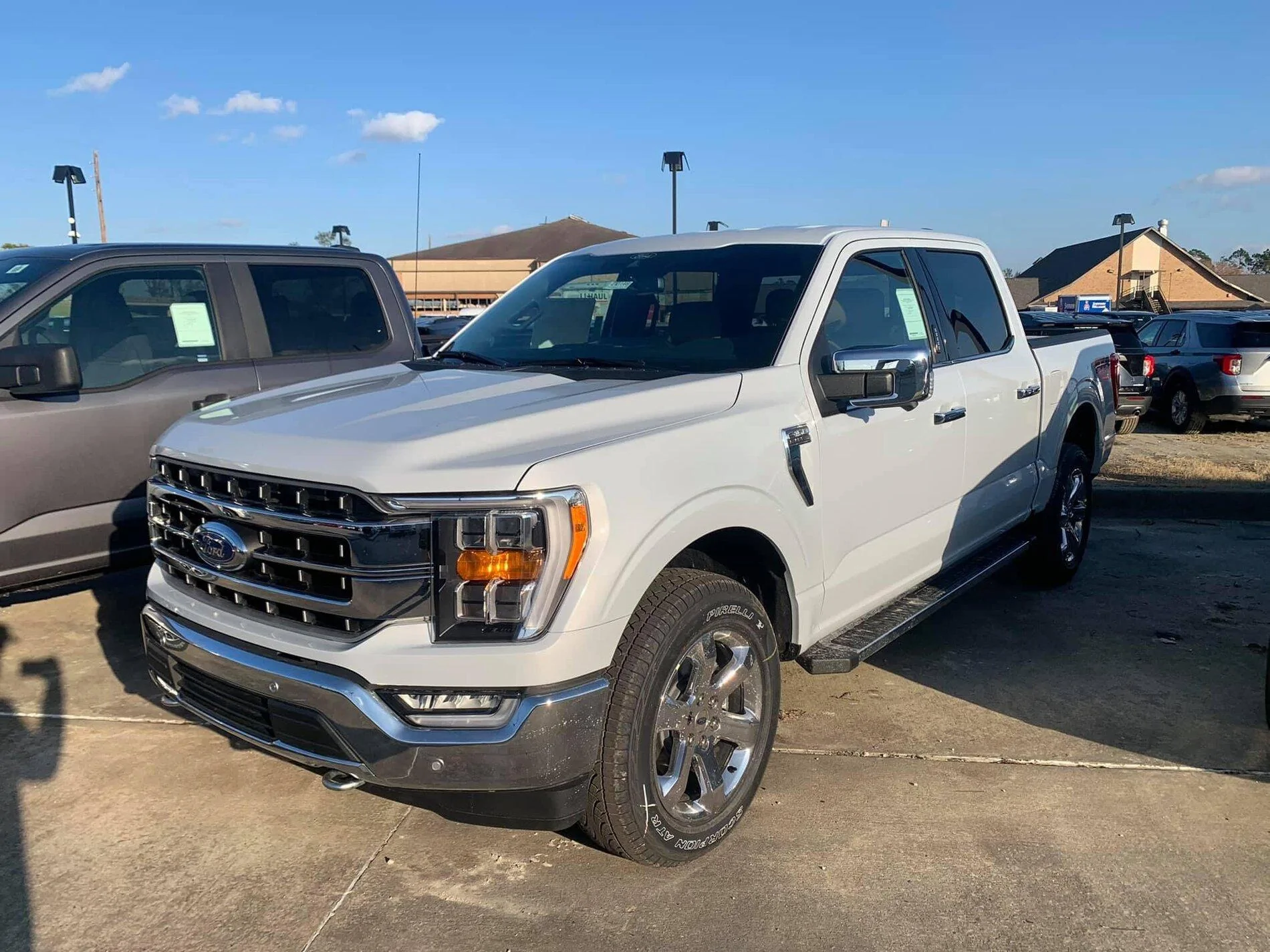 Ford F-150 SPACE WHITE F-150 (2021+) Club CE0018C0-6362-47B5-B72C-C21B056D2FC8