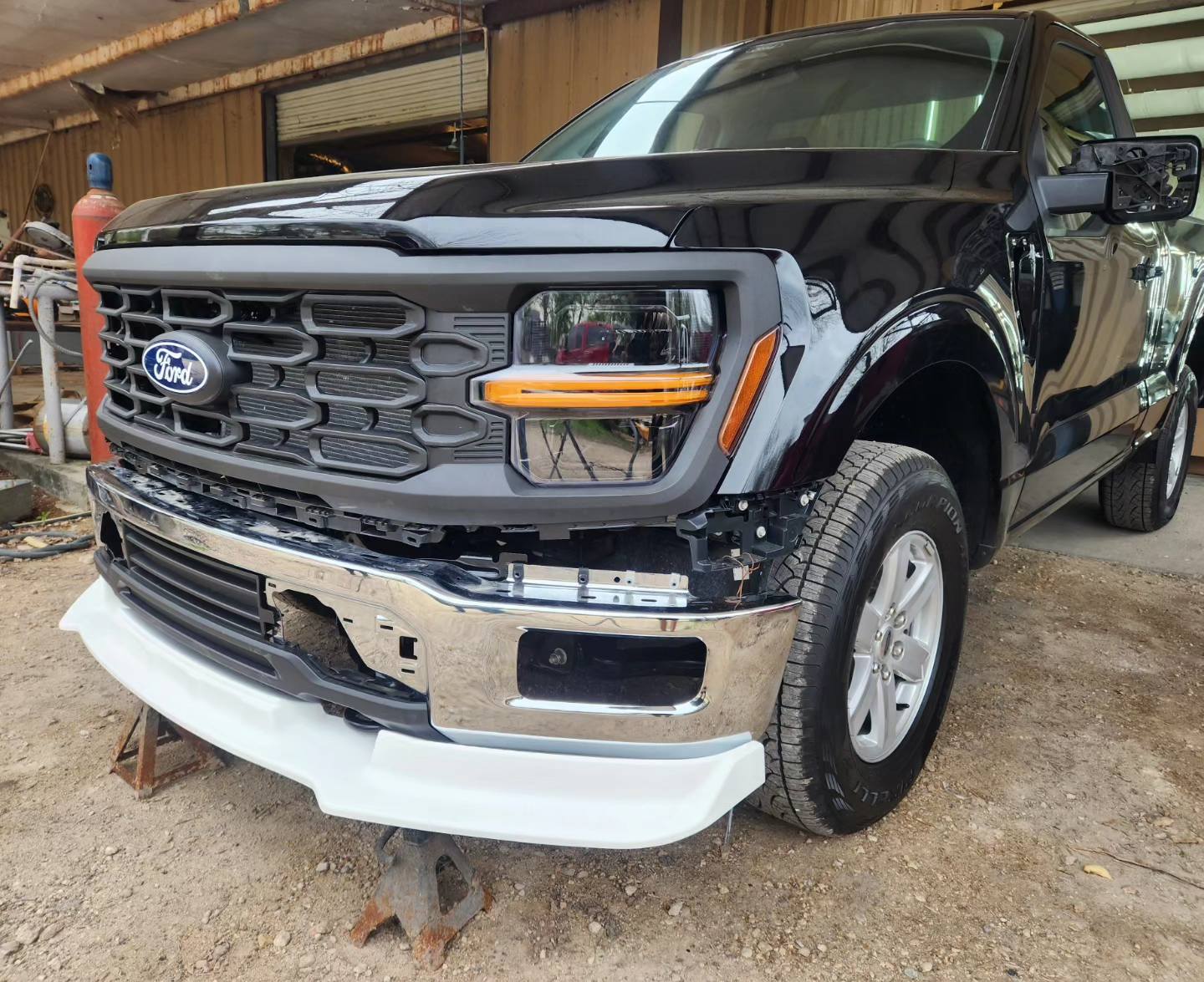 Ford F-150 2024 F-150 tailgate spoiler and lower / chin spoiler source---> chin spoiler