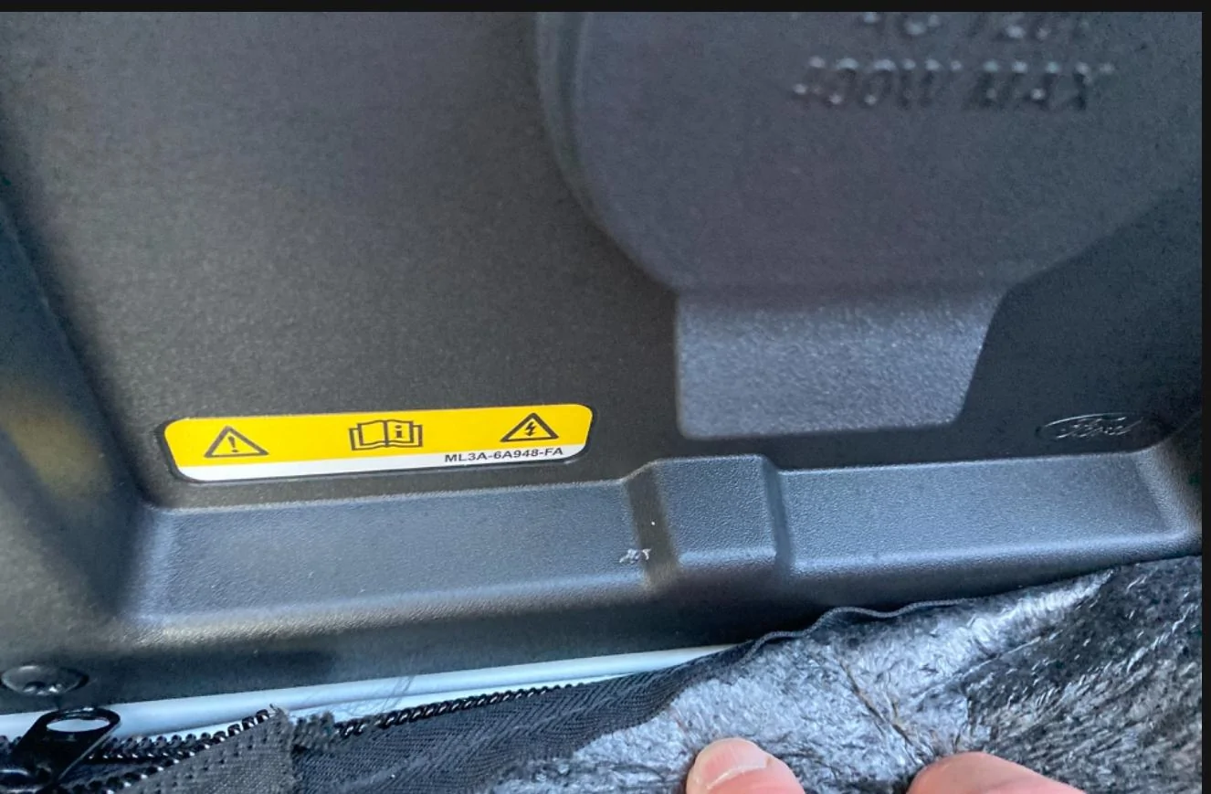 Ford F-150 Bed Rug with Power Port D0605541-C1F5-4351-928B-8859DED06AA0