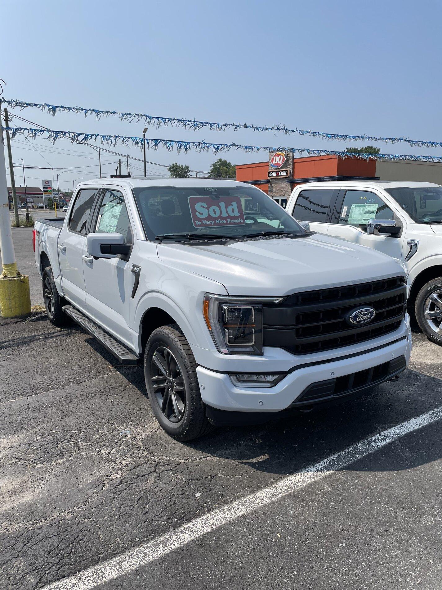 Ford F-150 SPACE WHITE F-150 (2021+) Club D26CAE2E-B9AA-44DB-A5EE-6CD24CE1C252