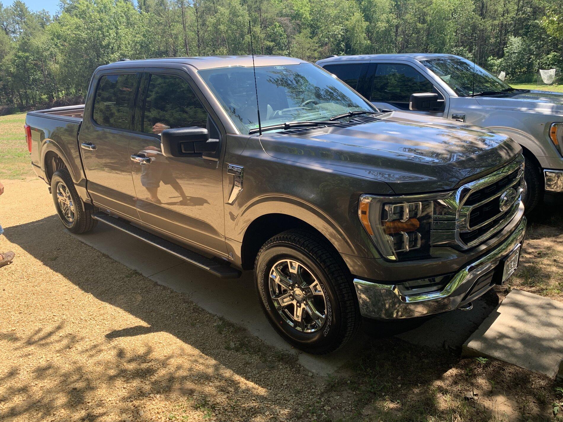 Ford F-150 STONE GRAY F-150 (2021+) Club DC7D65B5-E387-47FF-8261-1597BB26AB0A